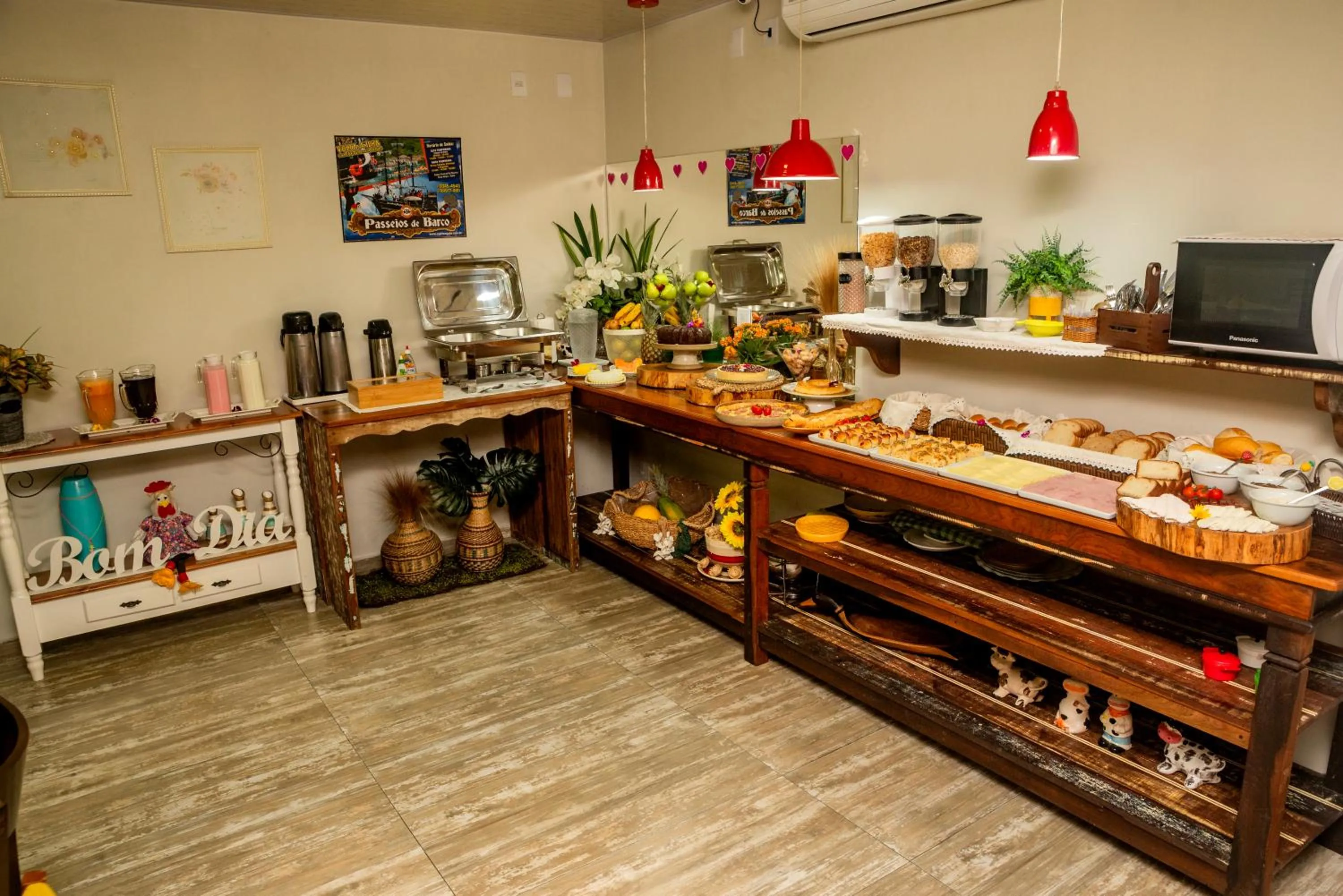 Buffet breakfast in Pousada Paraíso Tropical