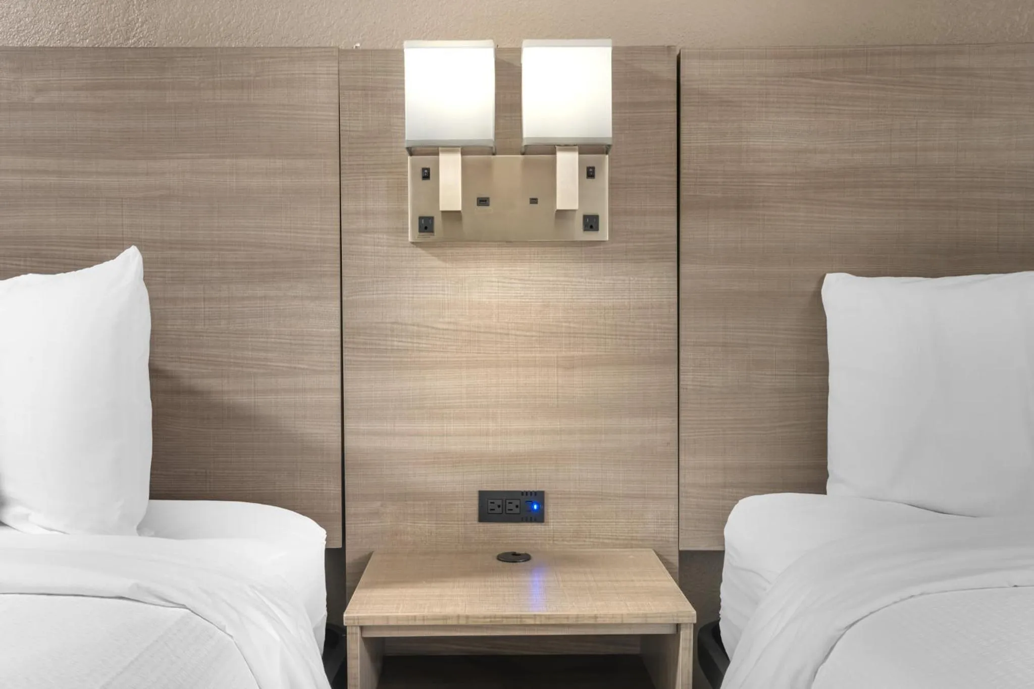 Photo of the whole room, Bed in Red Roof Inn Greenville