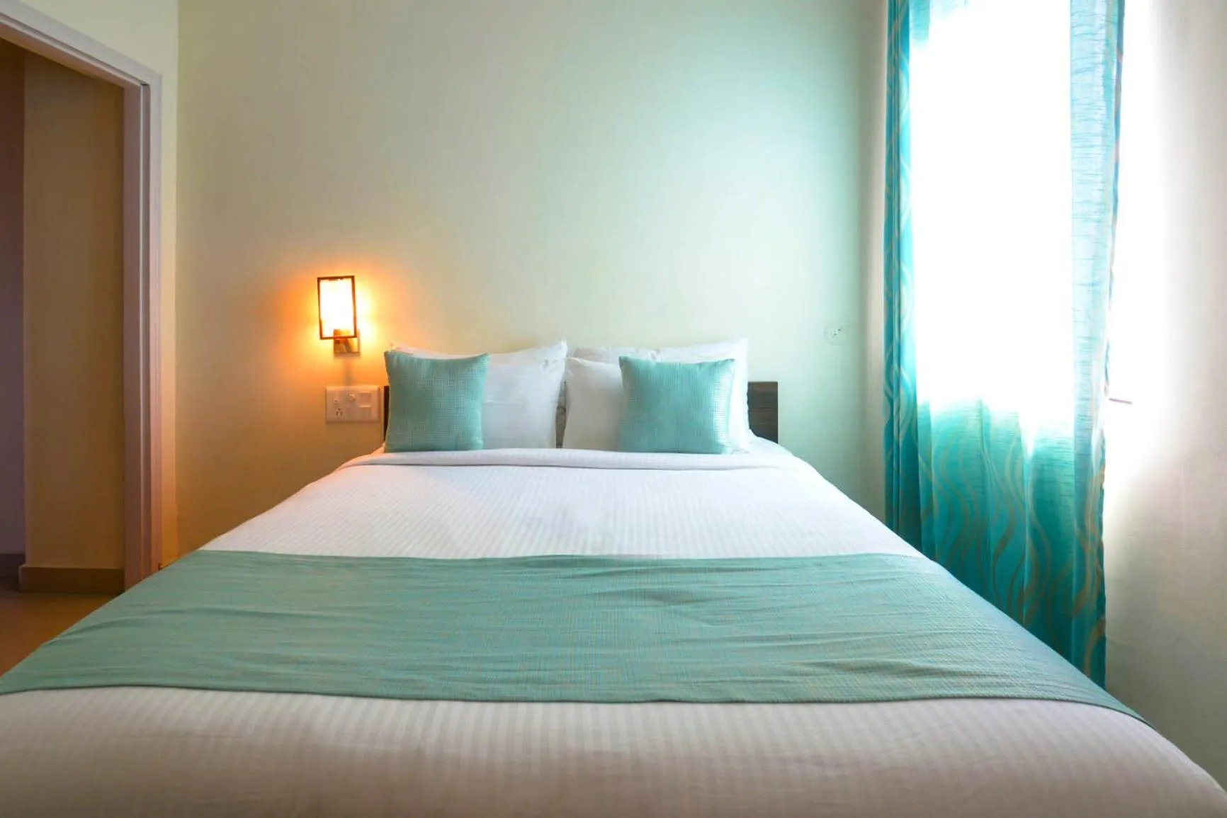 Bedroom, Bed in Hotel West End