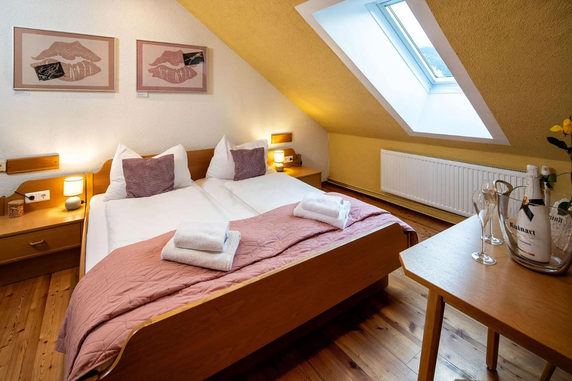 Photo of the whole room, Bed in Draxlerhaus