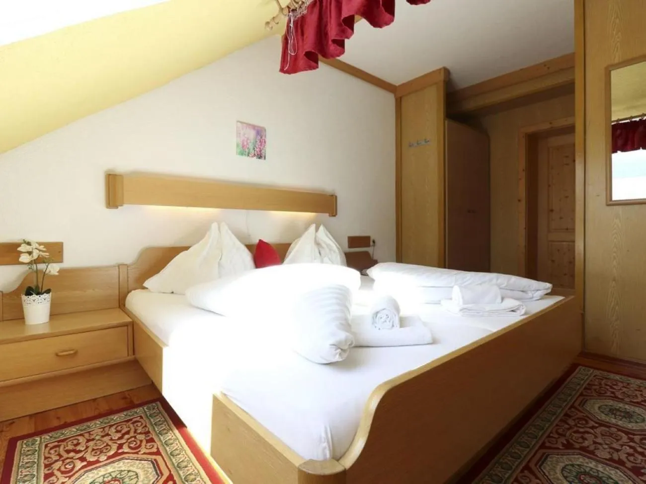 Photo of the whole room, Bed in Draxlerhaus