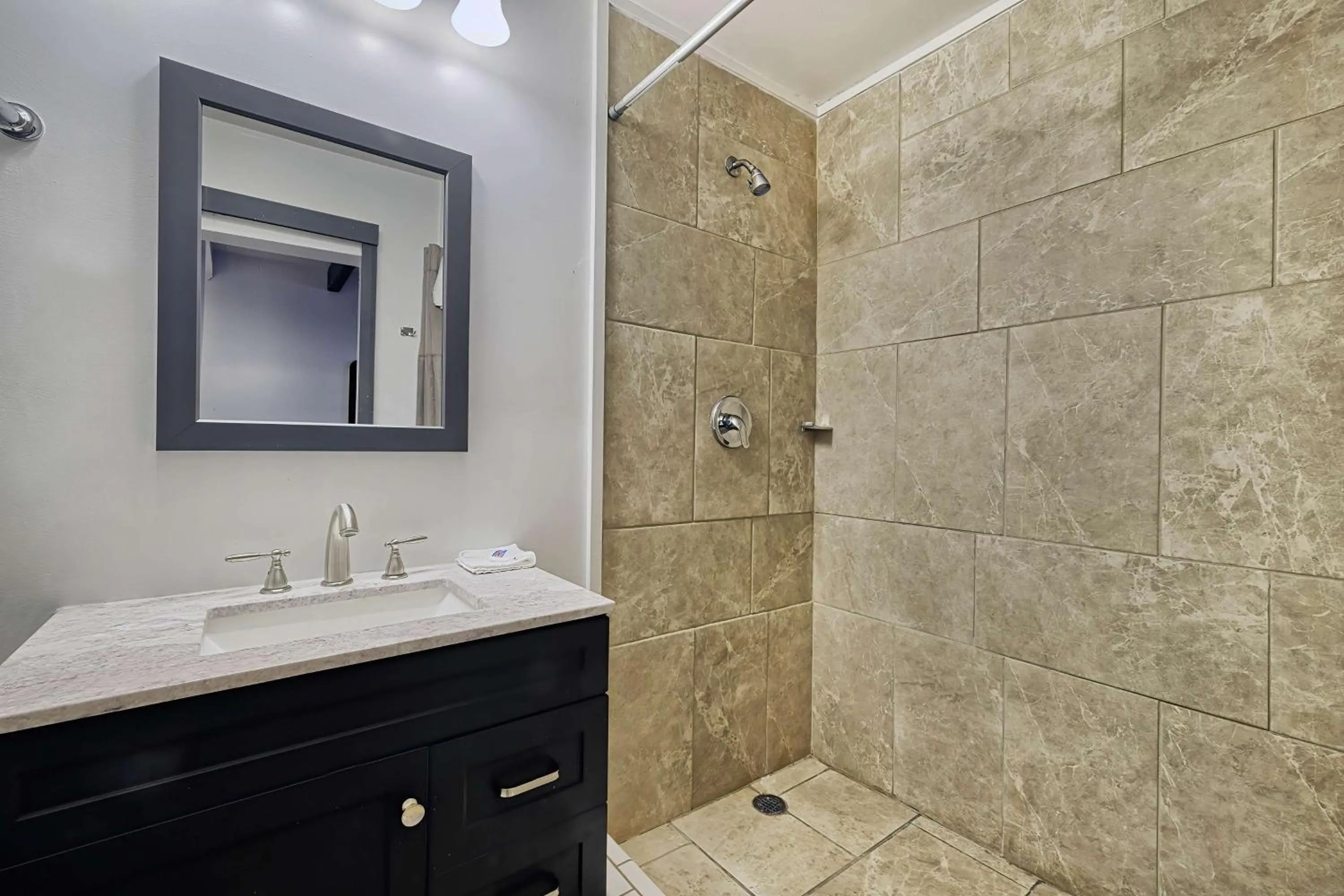 Bathroom in Motel 6 Sullivan MO