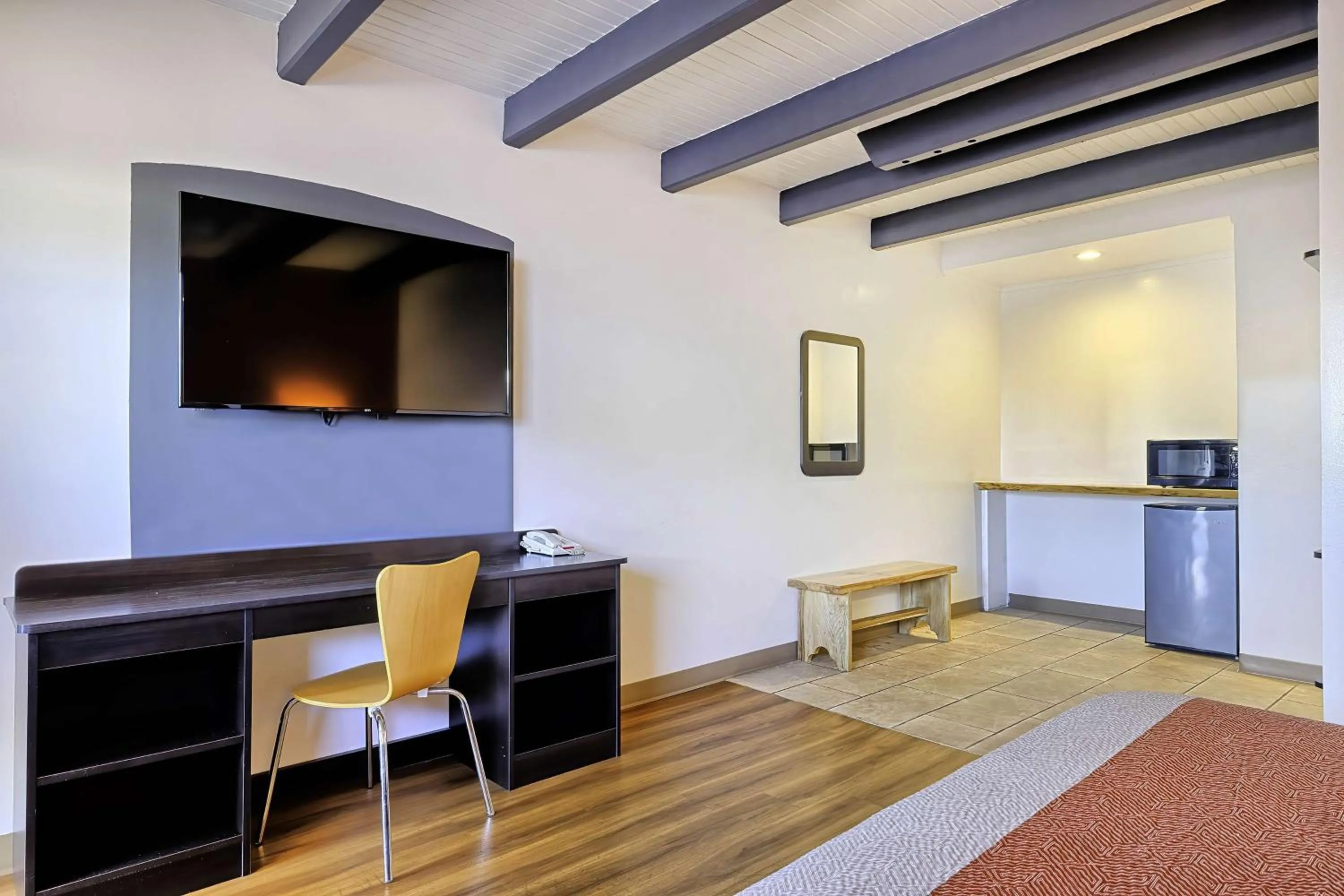 Bedroom in Motel 6 Sullivan MO