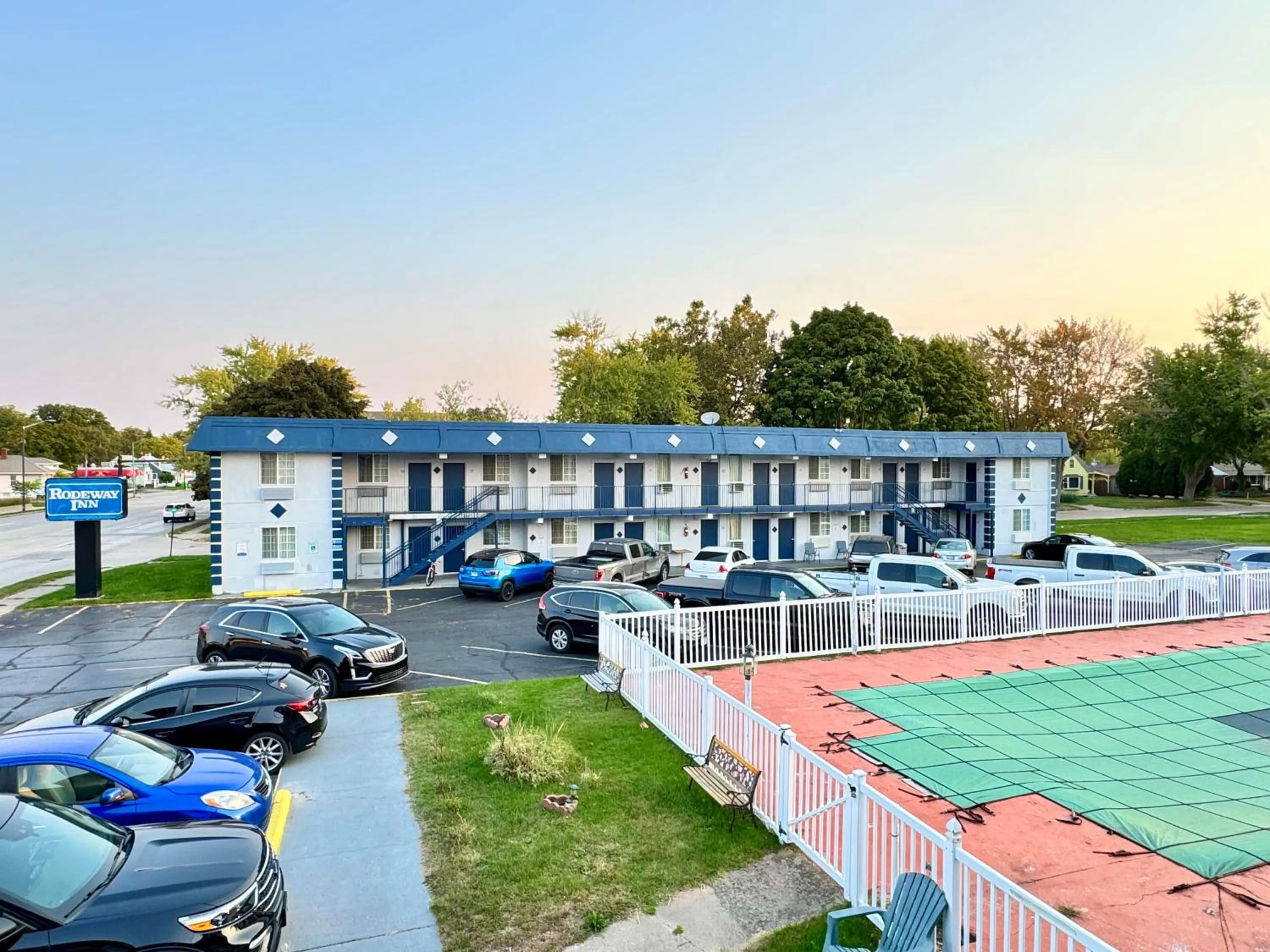 Property building in Rodeway inn St Joseph