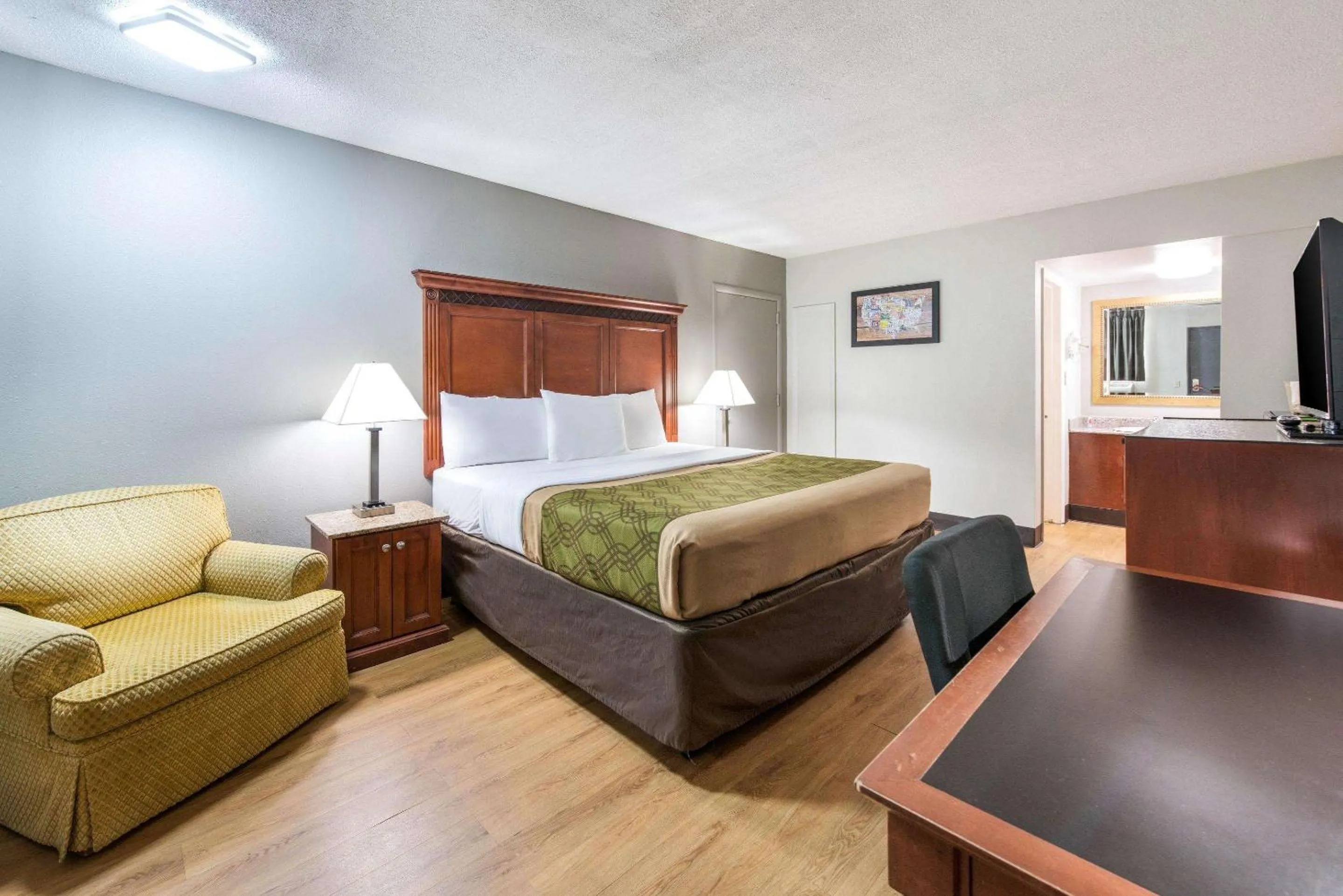 Photo of the whole room, Bed in Rodeway inn St Joseph