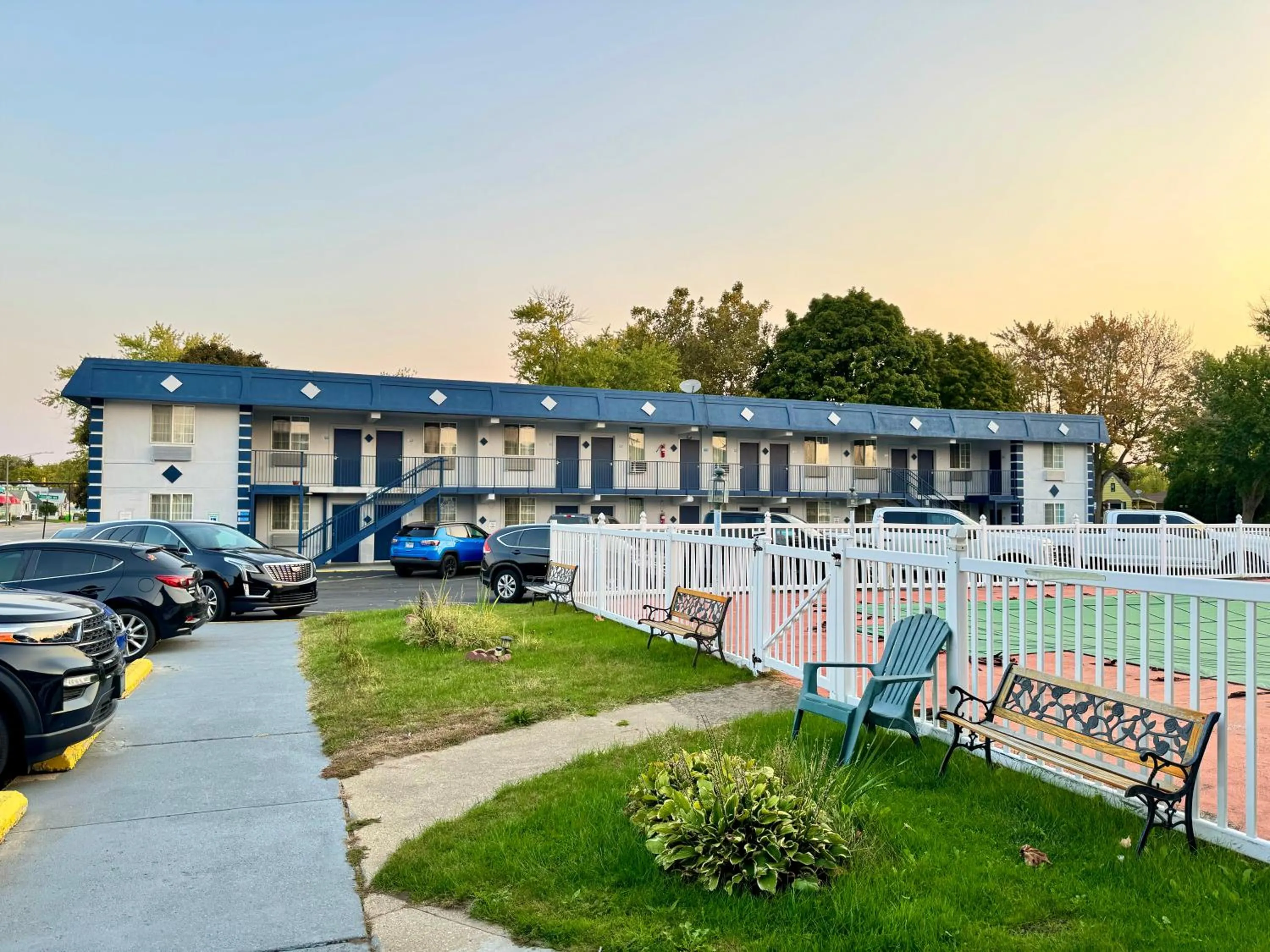 Property building in Rodeway inn St Joseph