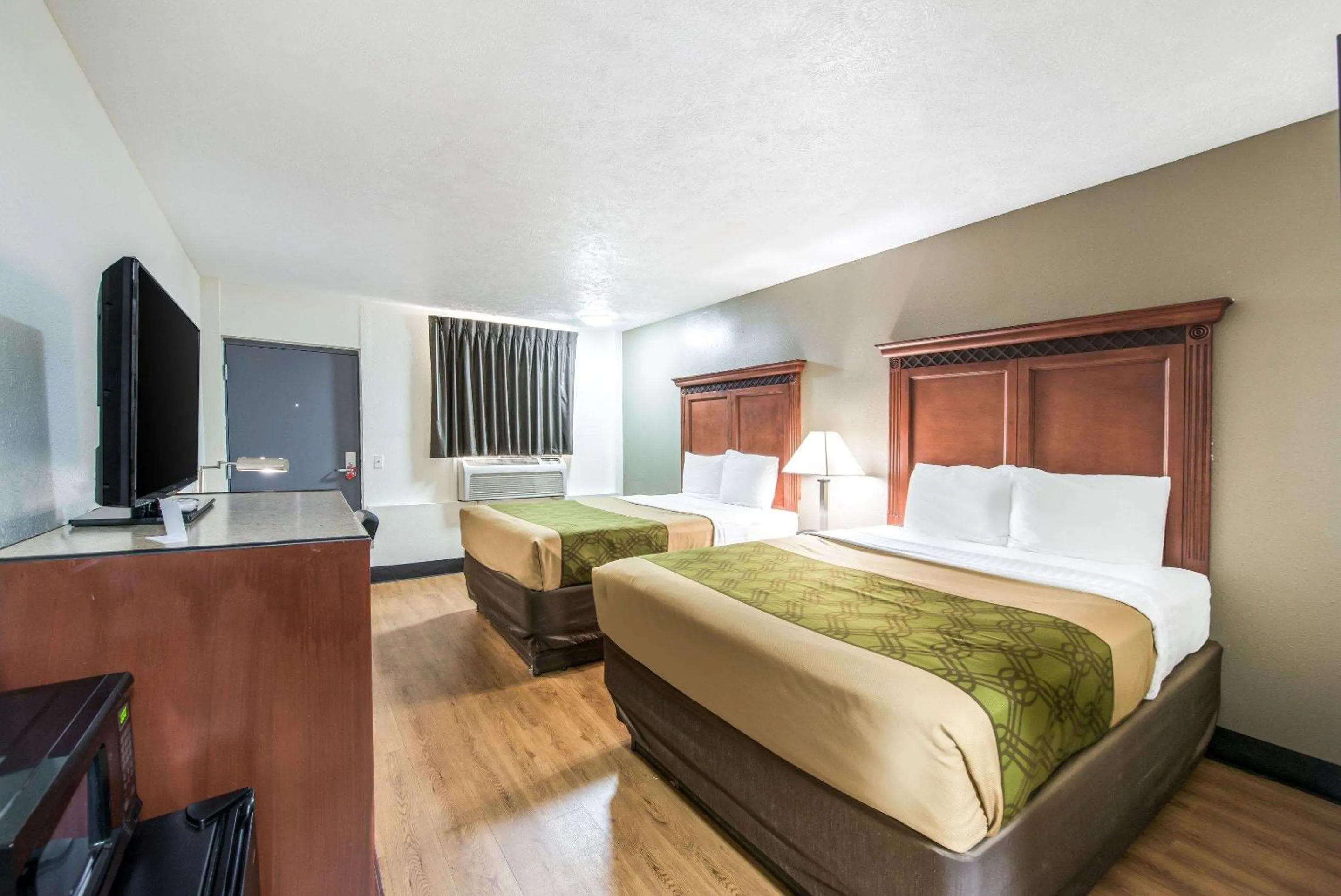 Photo of the whole room, Bed in Rodeway inn St Joseph