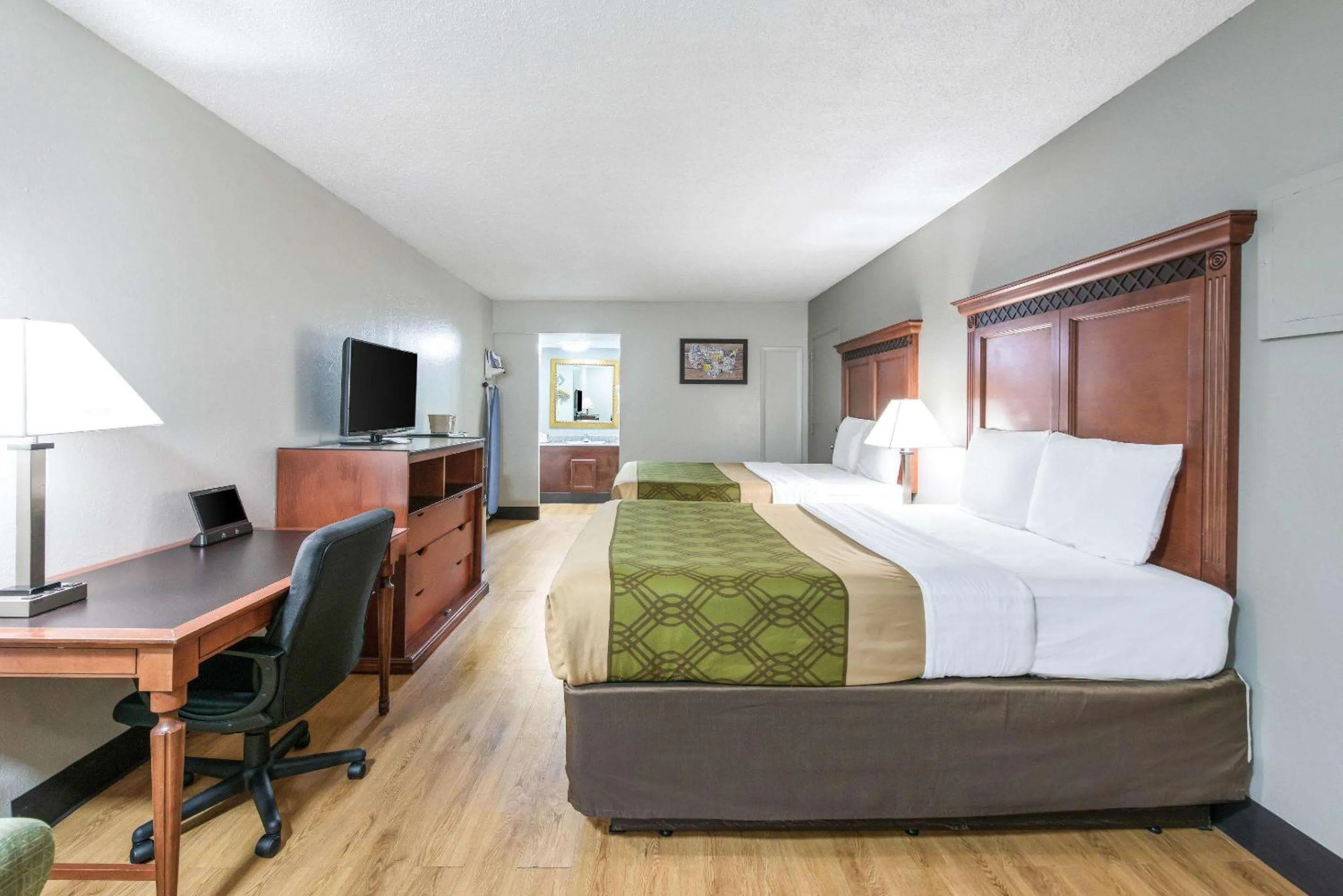 Photo of the whole room, Bed in Rodeway inn St Joseph