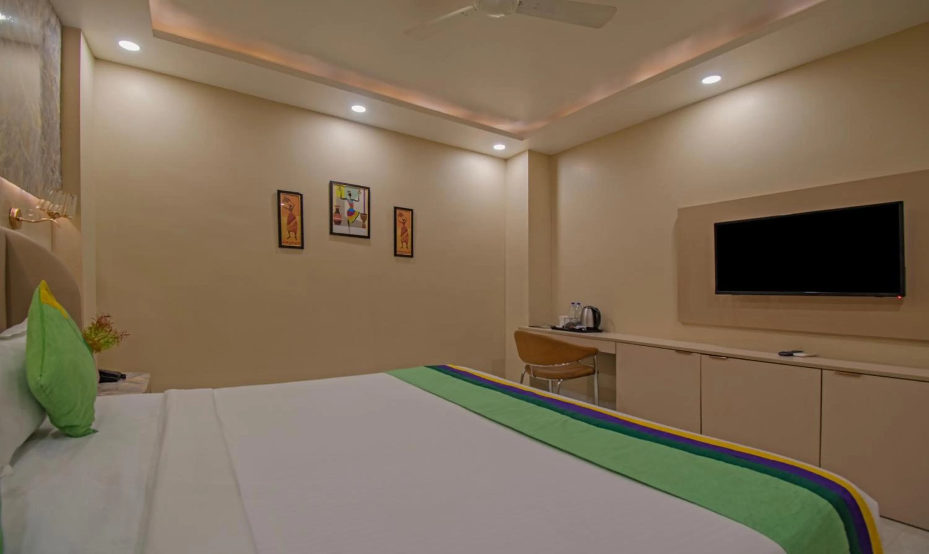 Bed in Treebo Trend Mr J - Sec 51