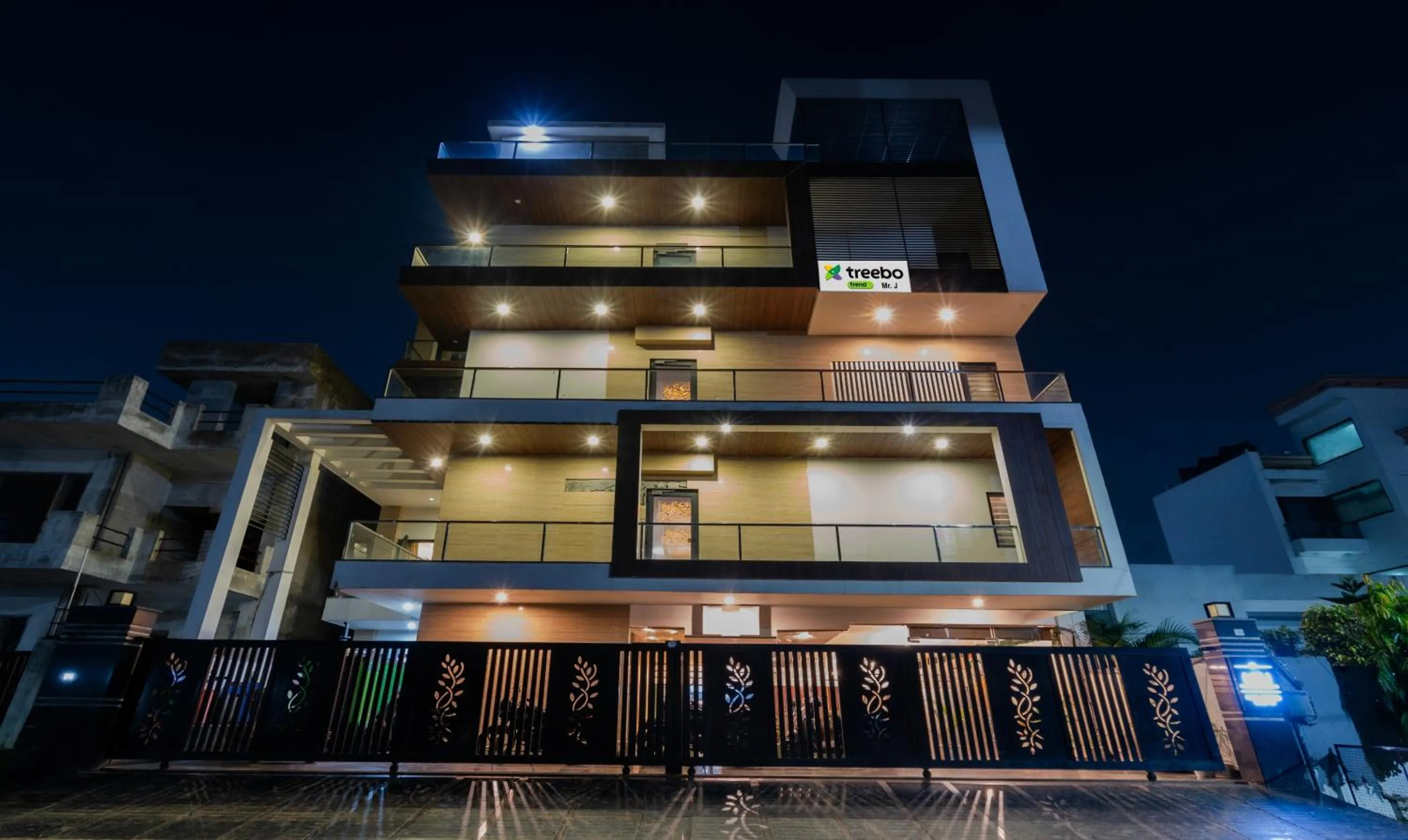 Facade/entrance, Property Building in Treebo Trend Mr J - Sec 51
