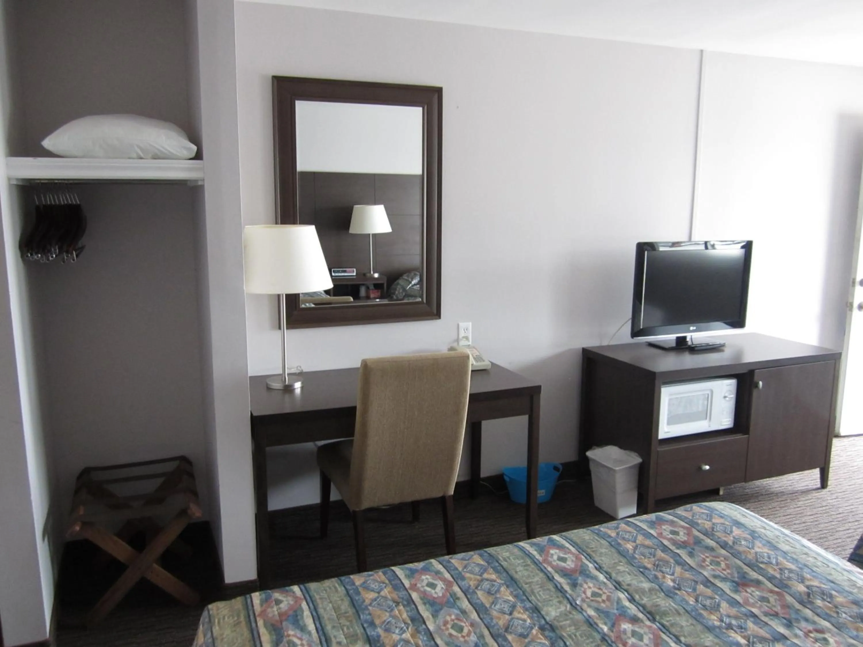 Decorative detail, Bed in Winsome Inn