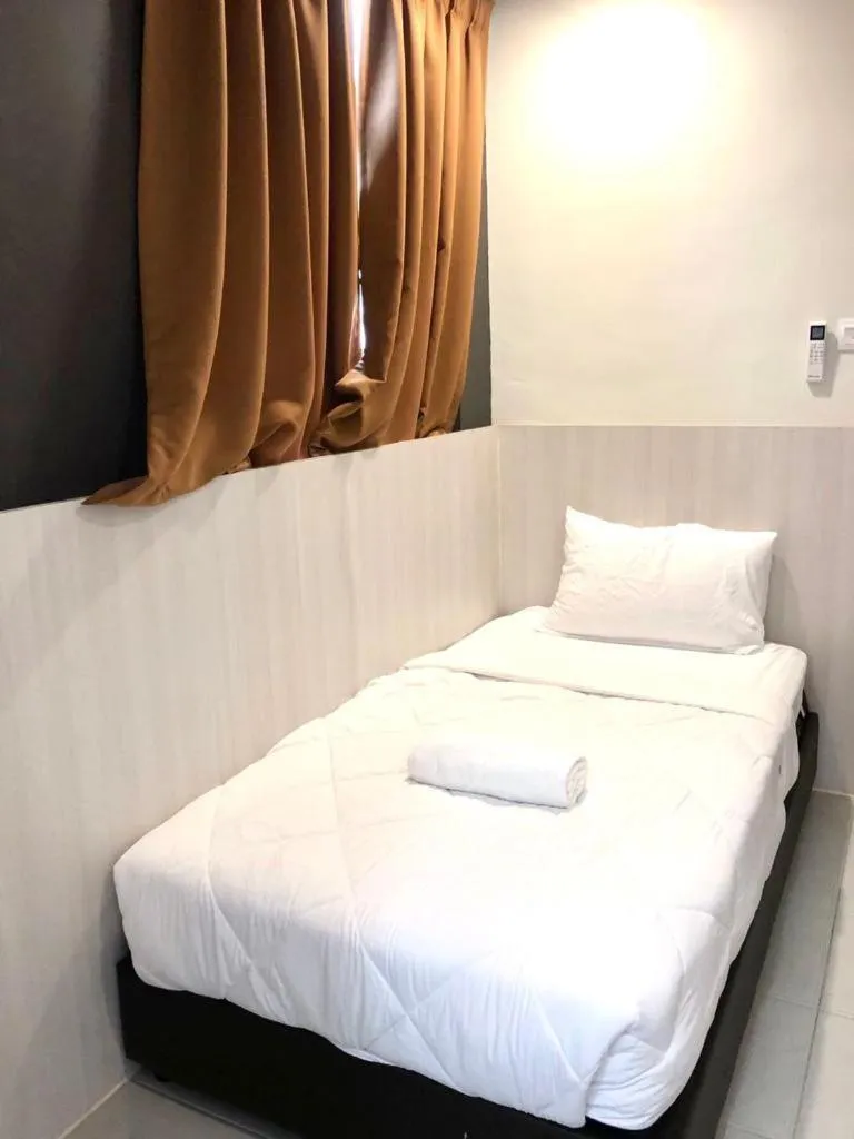 Bed in Garden Inns Motel