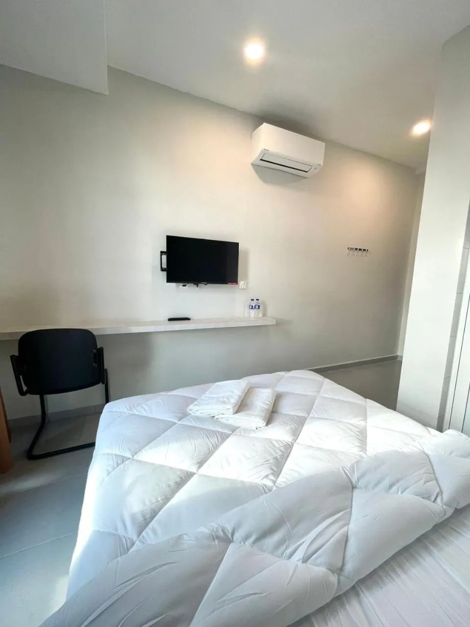 Bed in Garden Inns Motel