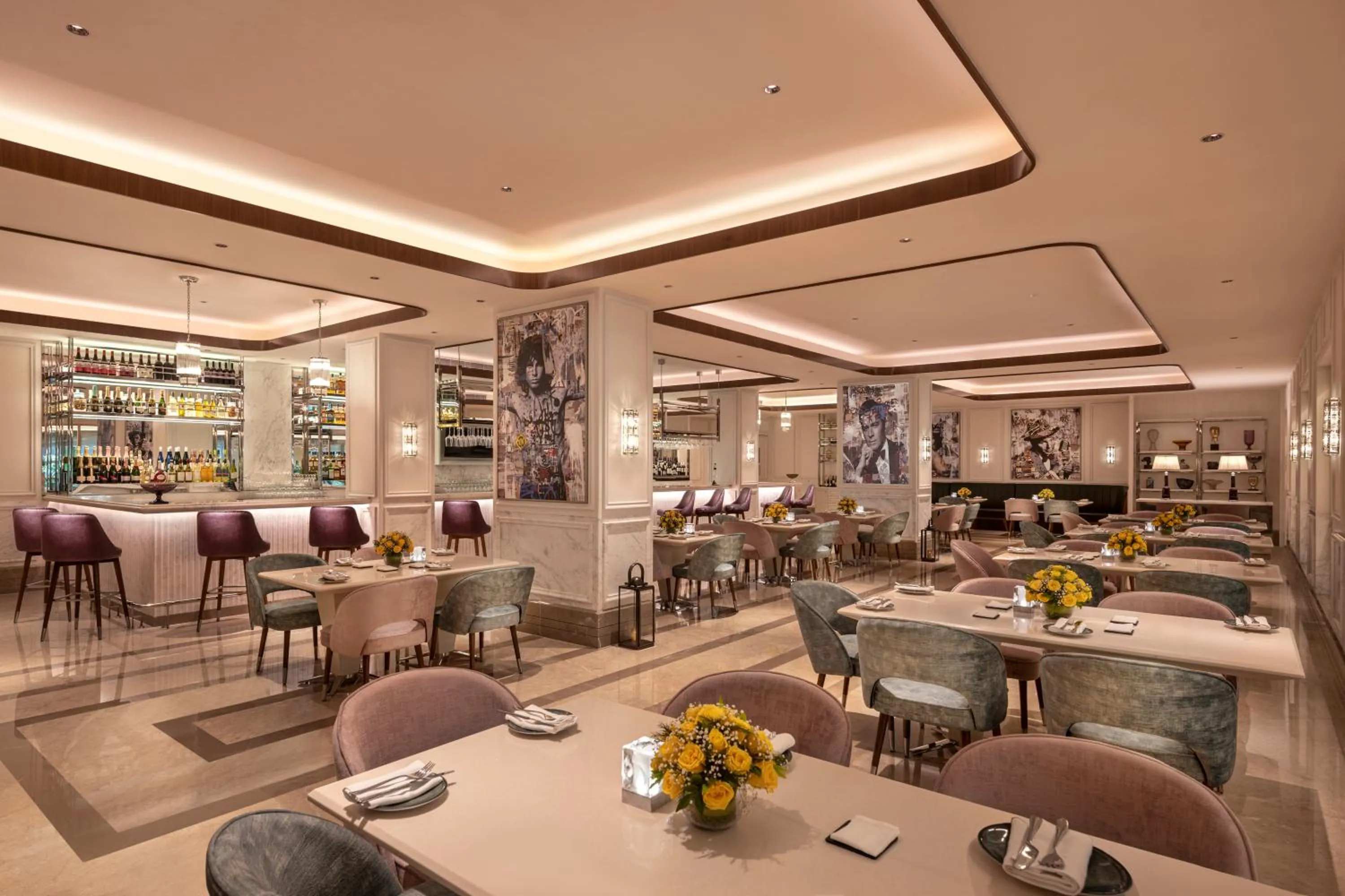 Lounge or bar in Aurika, Mumbai International Airport - Luxury by Lemon Tree Hotels