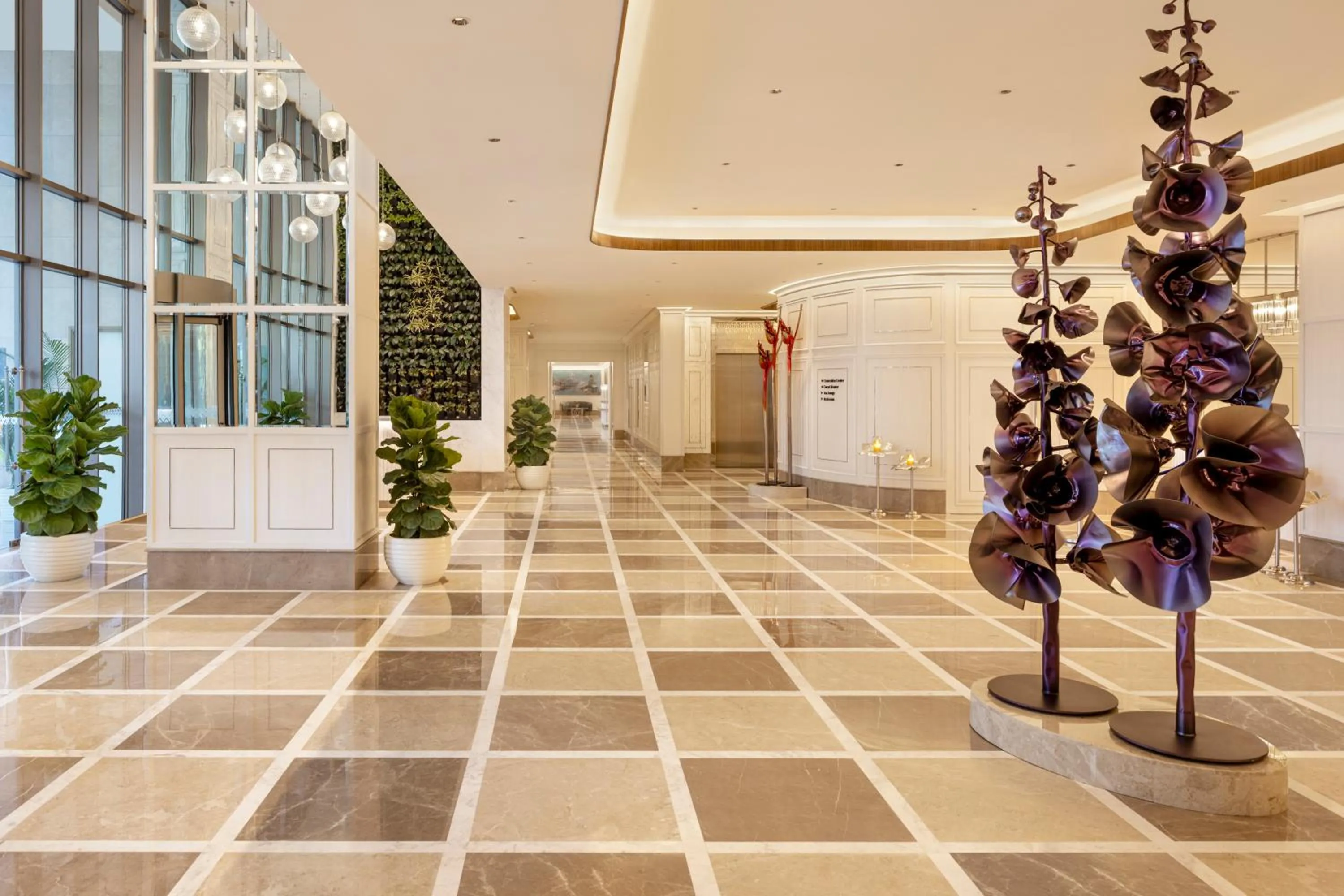 Lobby or reception in Aurika, Mumbai International Airport - Luxury by Lemon Tree Hotels