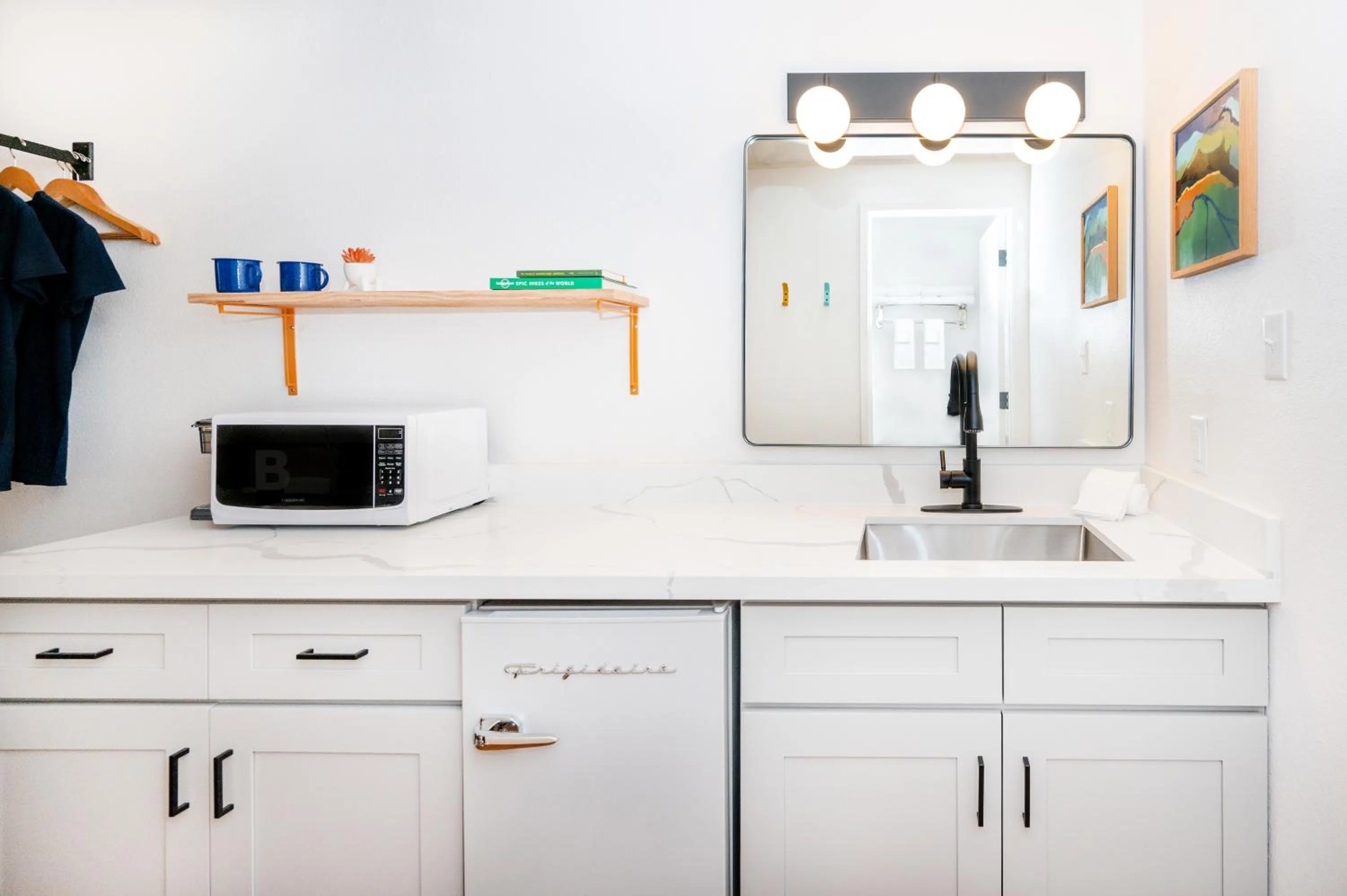Kitchen or kitchenette in Anacortes Inn