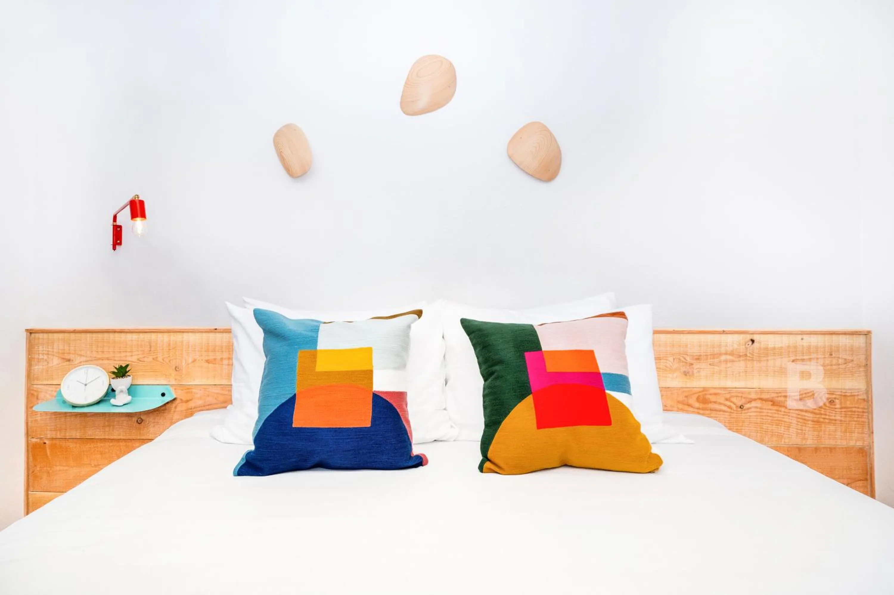 Bed in Anacortes Inn