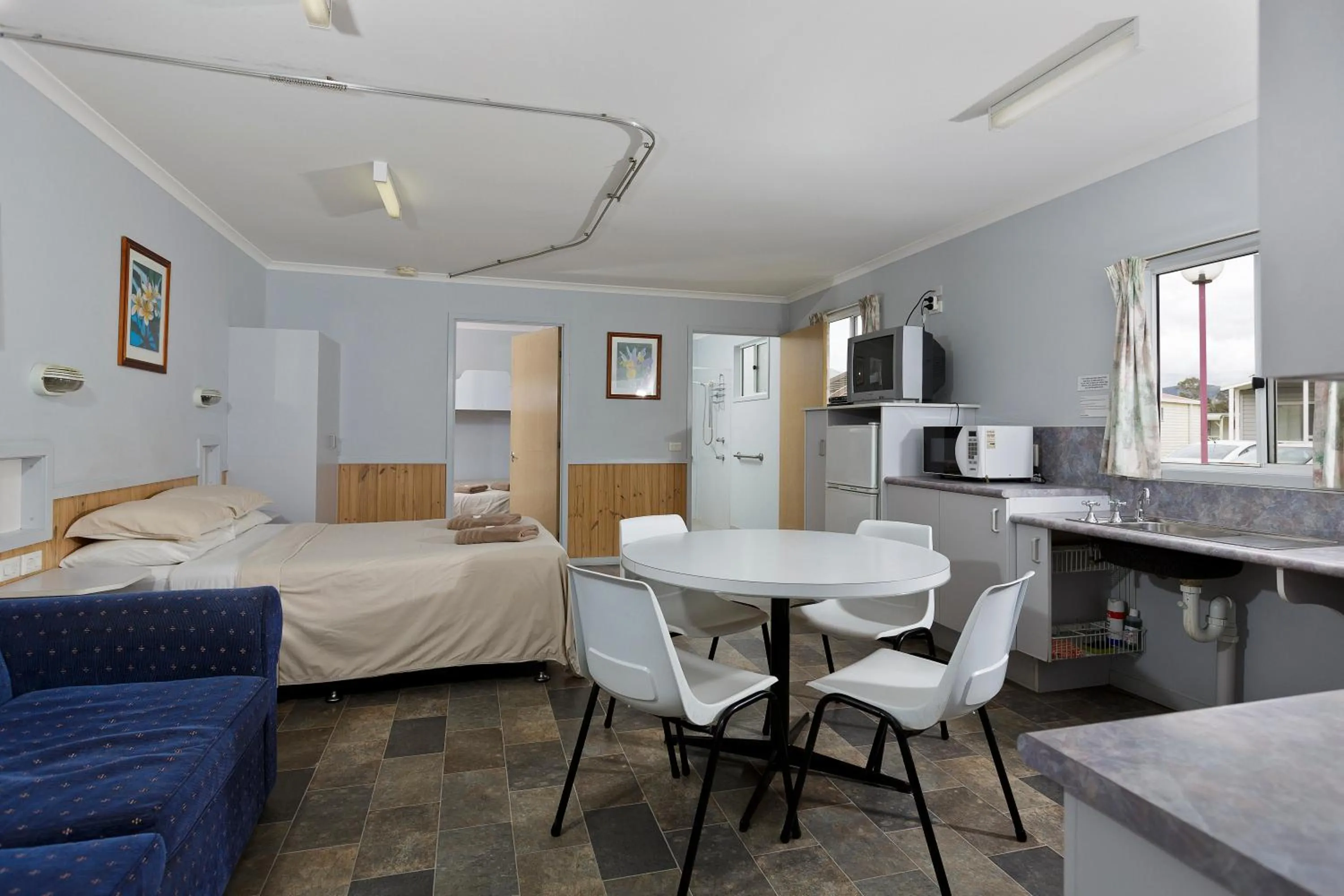 Living room, Bed in Ingenia Holidays Hunter Valley