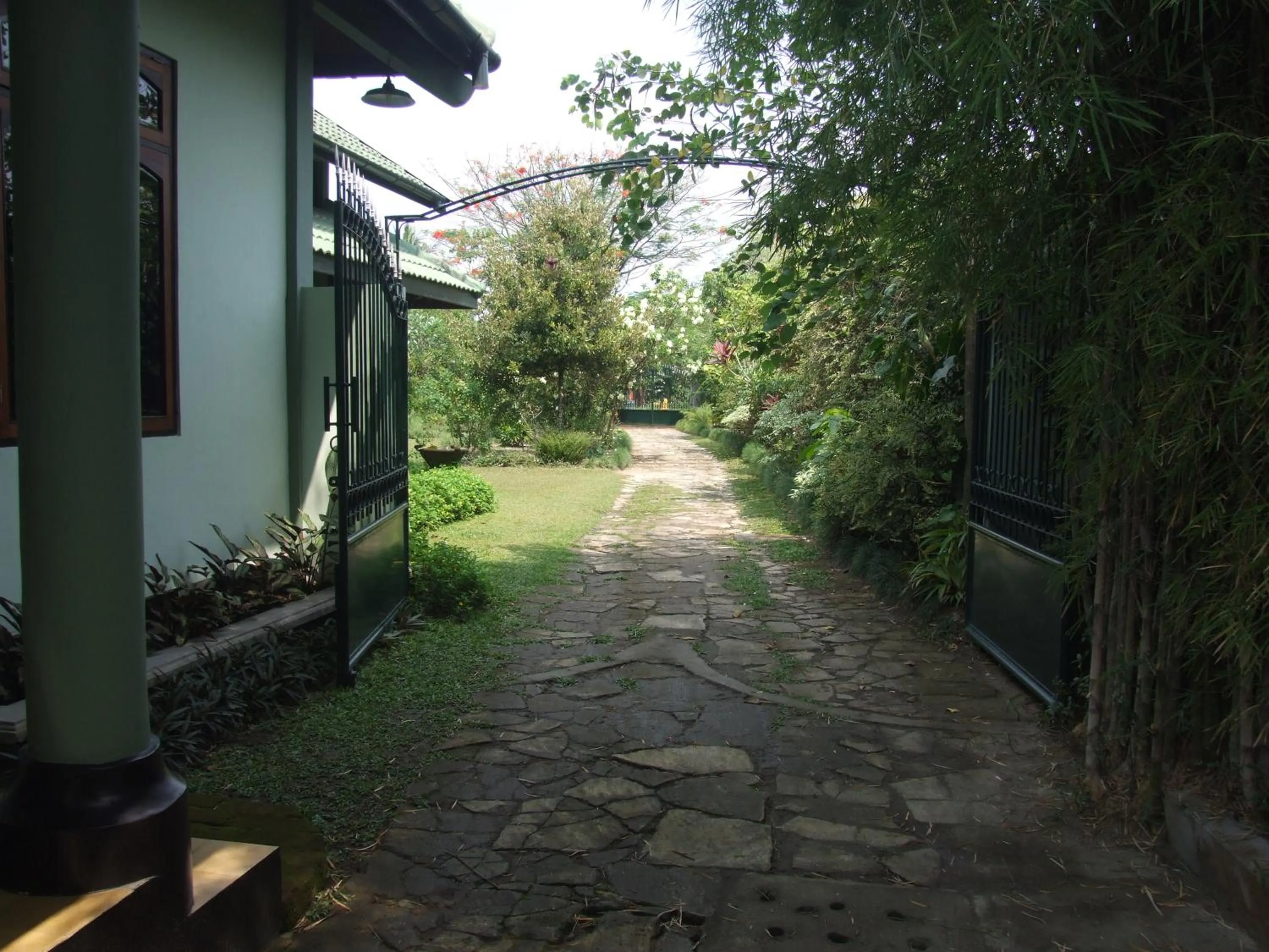 Street view in Rumah Sawah