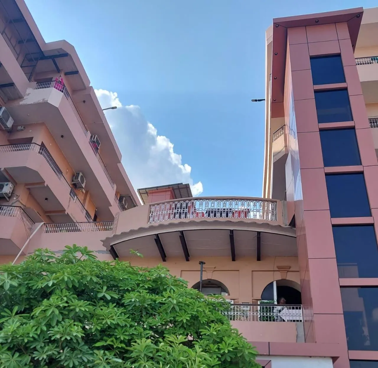 Restaurant/places to eat in Hotel Alka