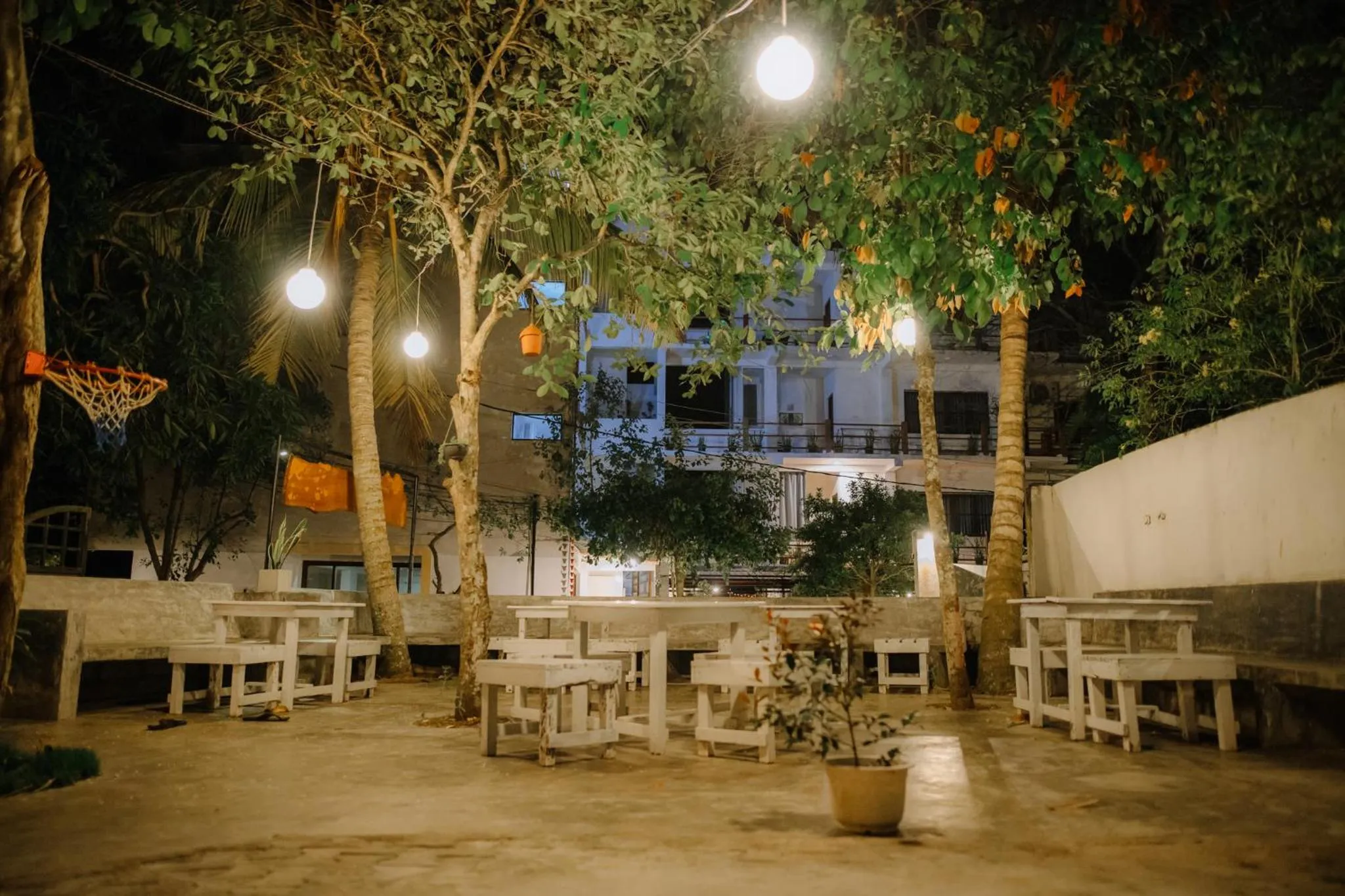 Restaurant/places to eat in Celestial Inn