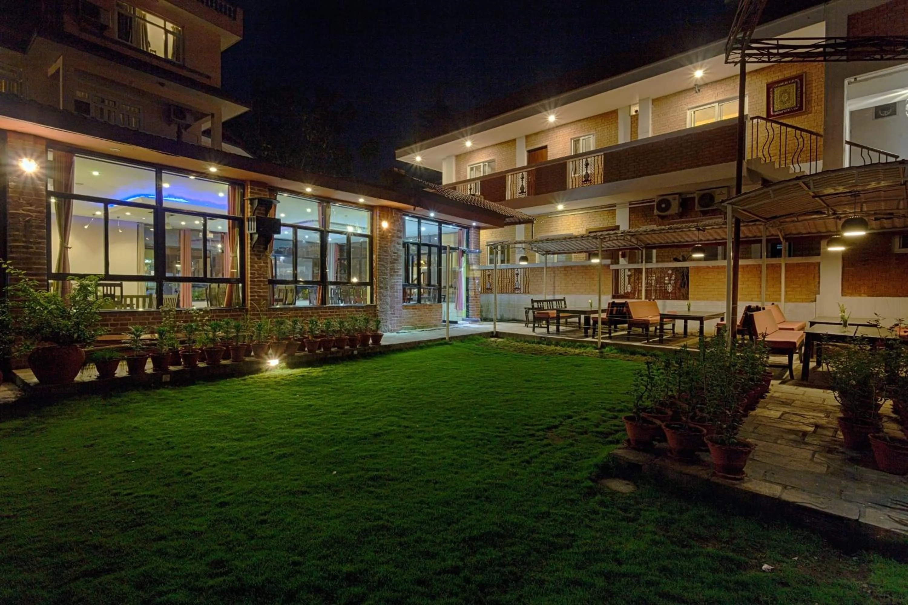 Restaurant/places to eat in Shaligram Hotel