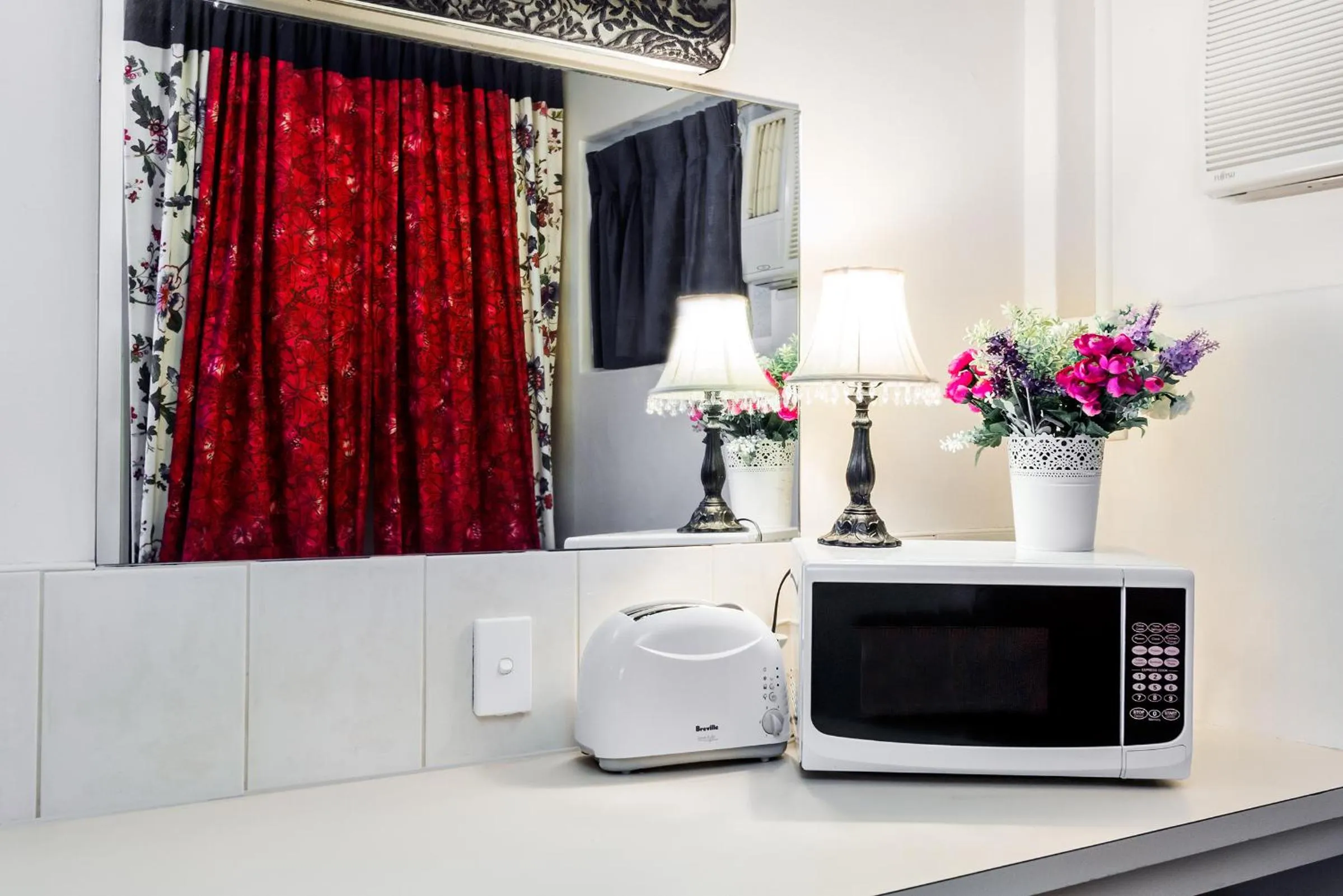 Coffee/tea facilities in Airport Riverview Motel