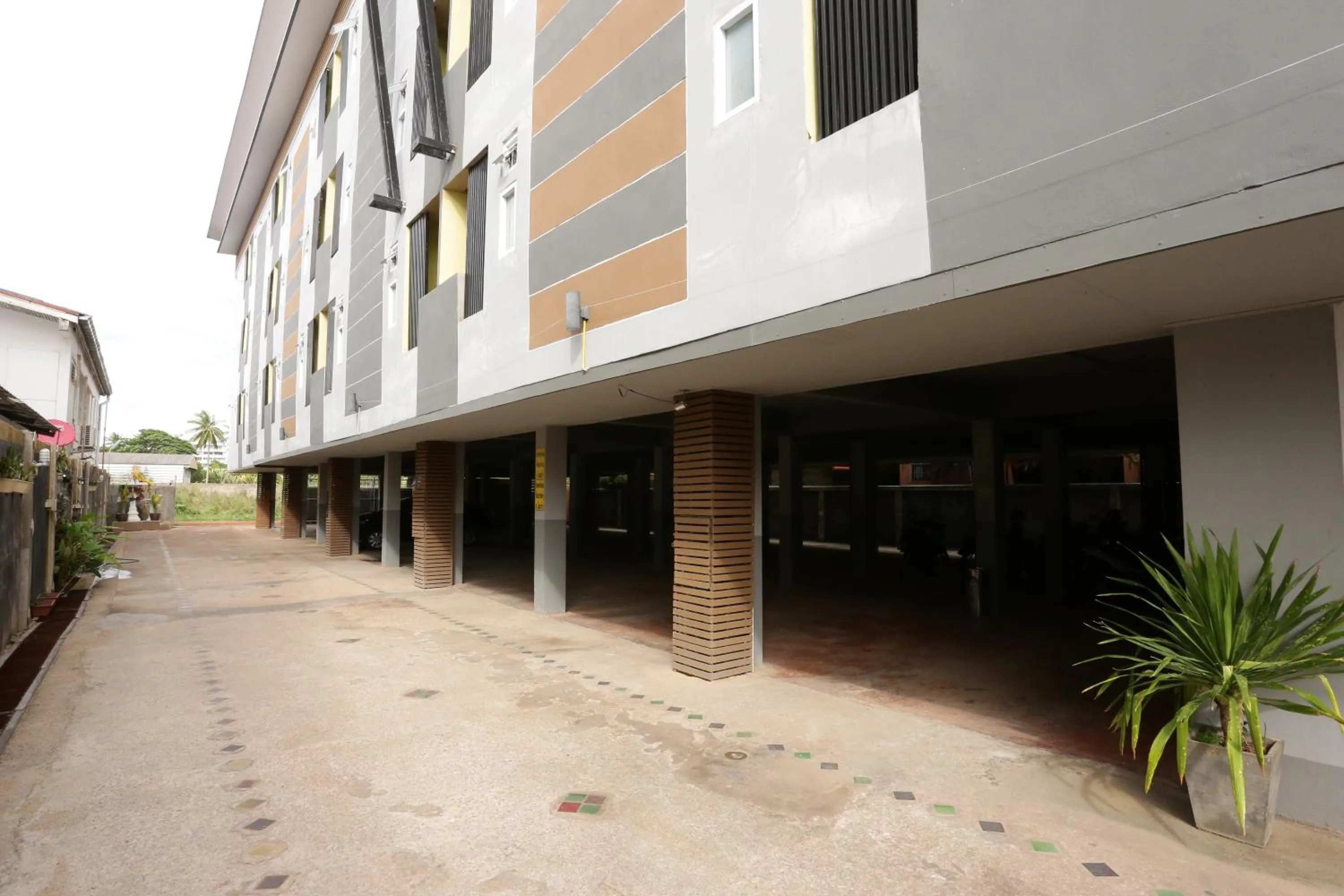 Nearby landmark in Puangpech Place