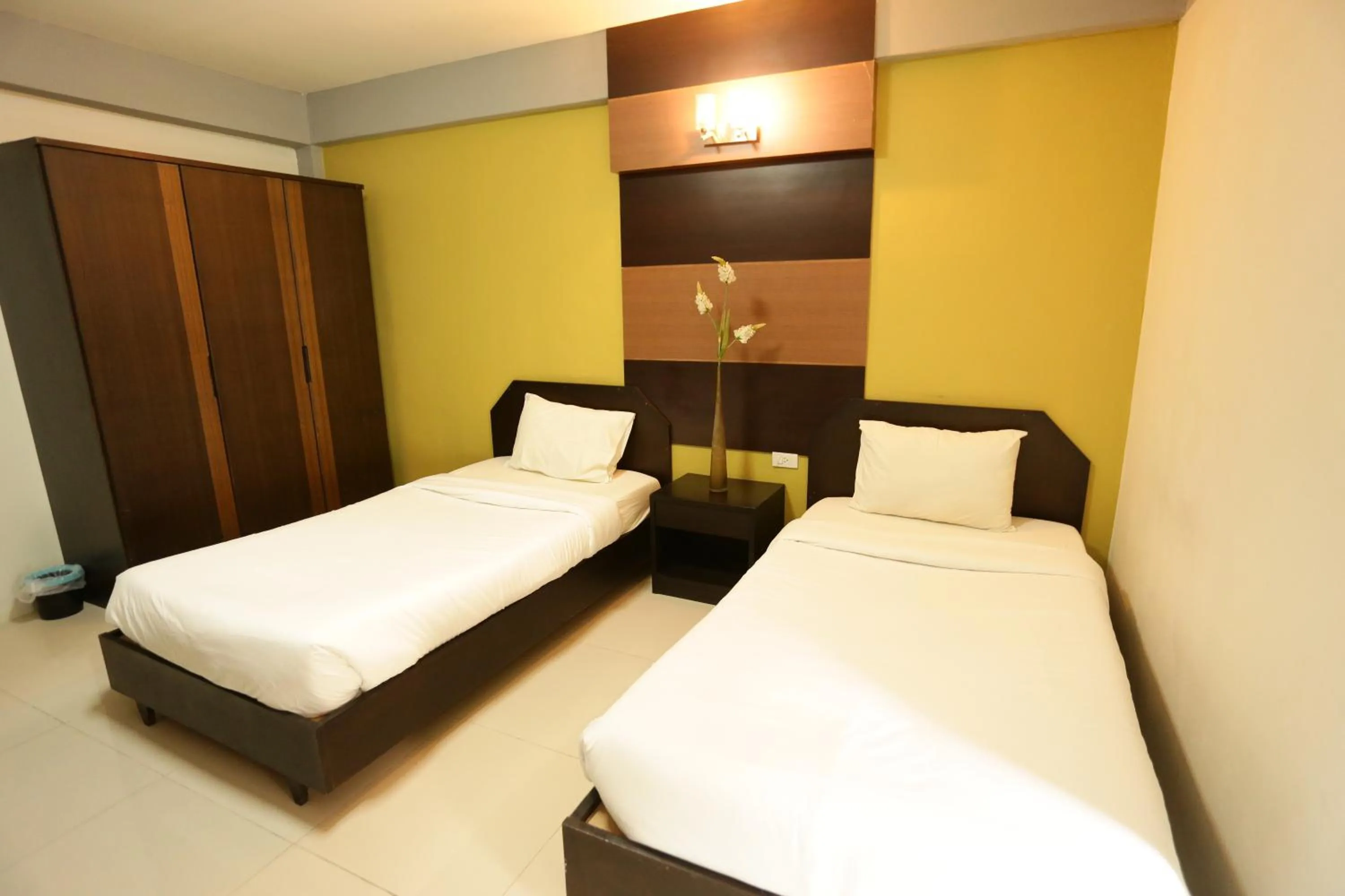 Photo of the whole room, Bed in Puangpech Place