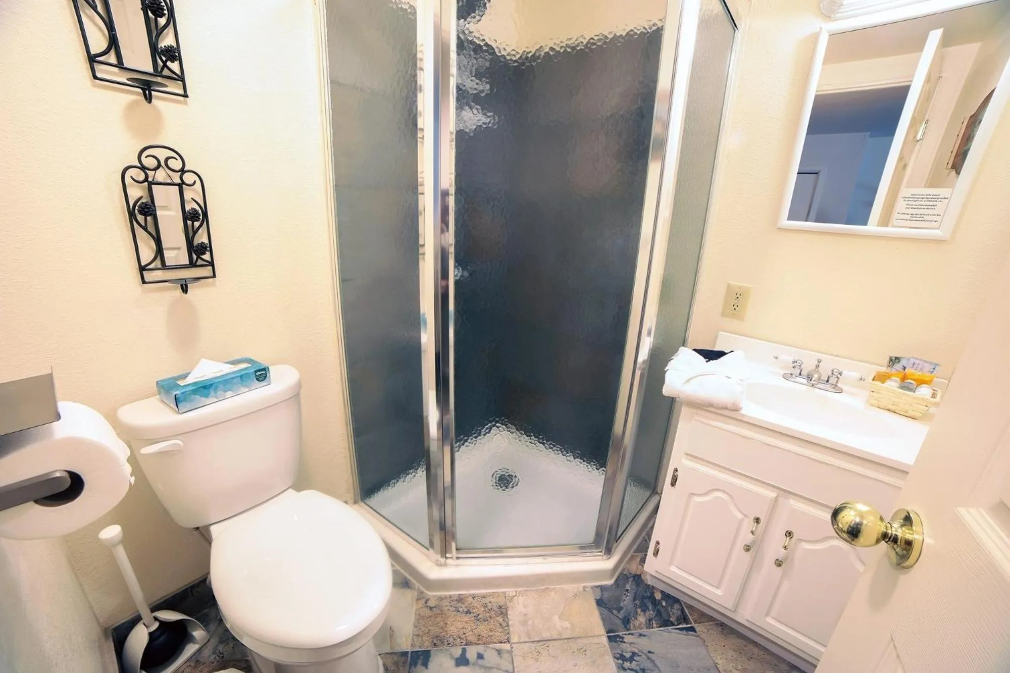 Fawn Valley Inn- 102 condo