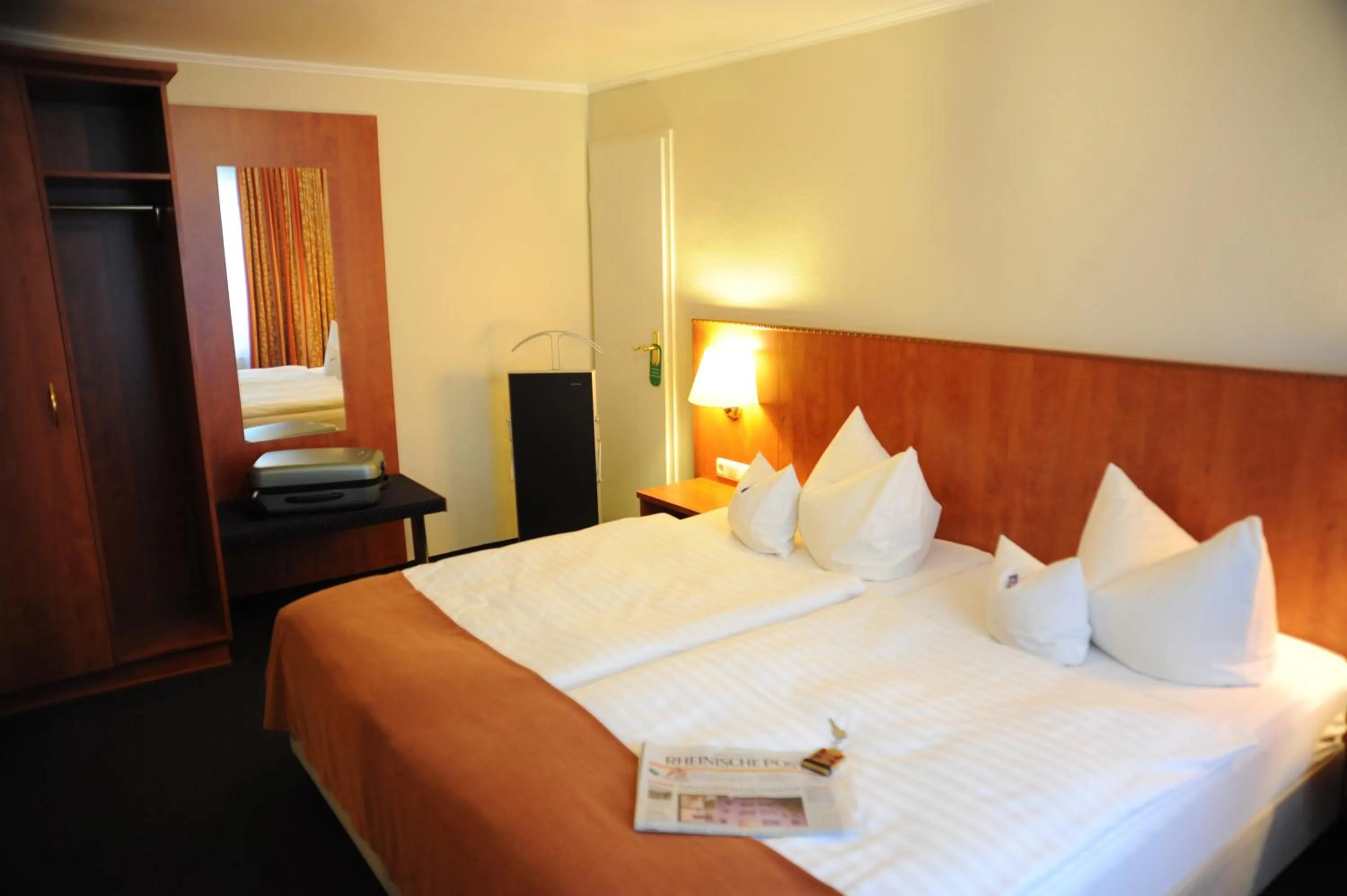 Decorative detail, Bed in Hotel Rheinischer Hof