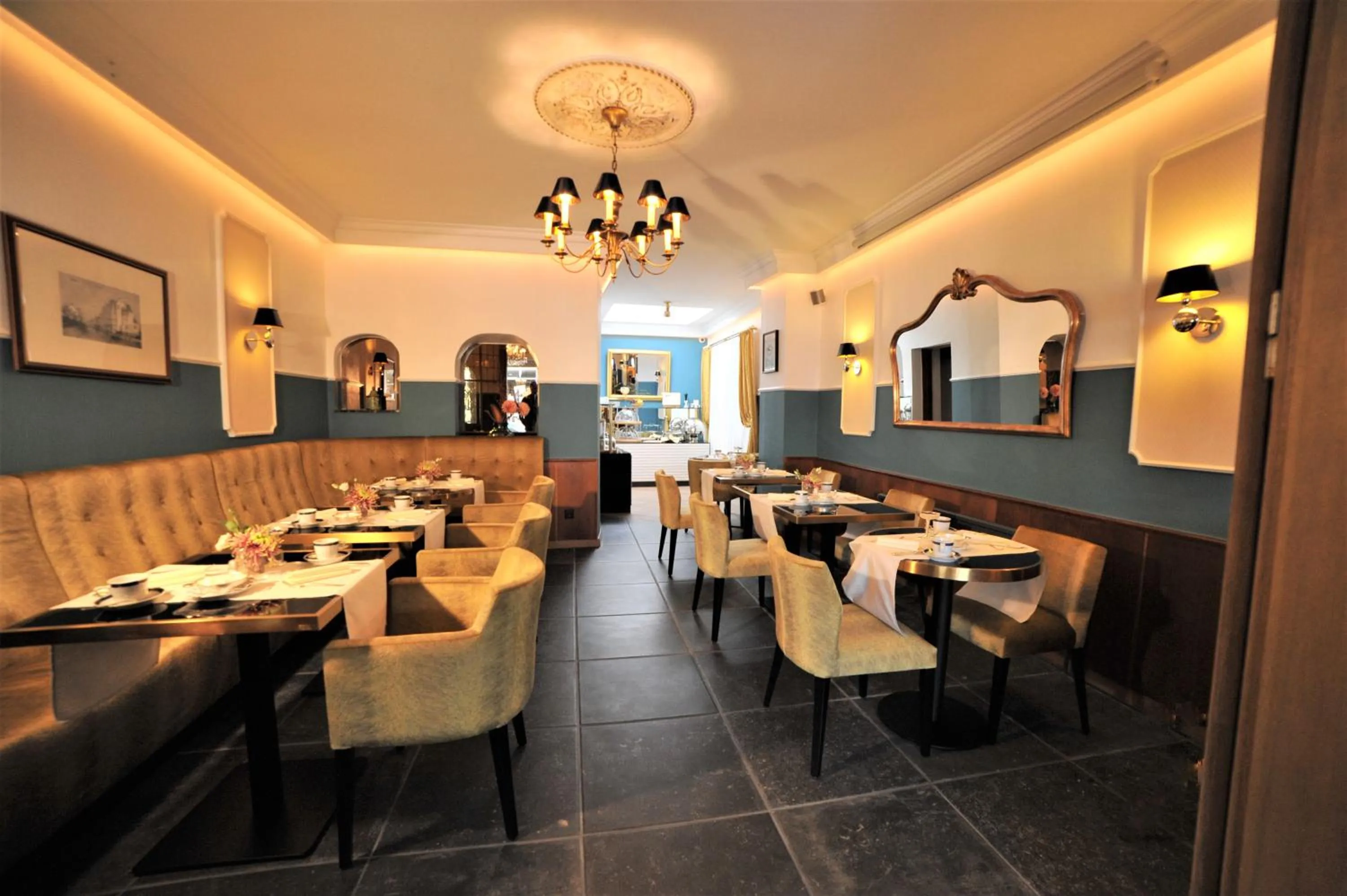 Restaurant/places to eat in Hotel Rheinischer Hof