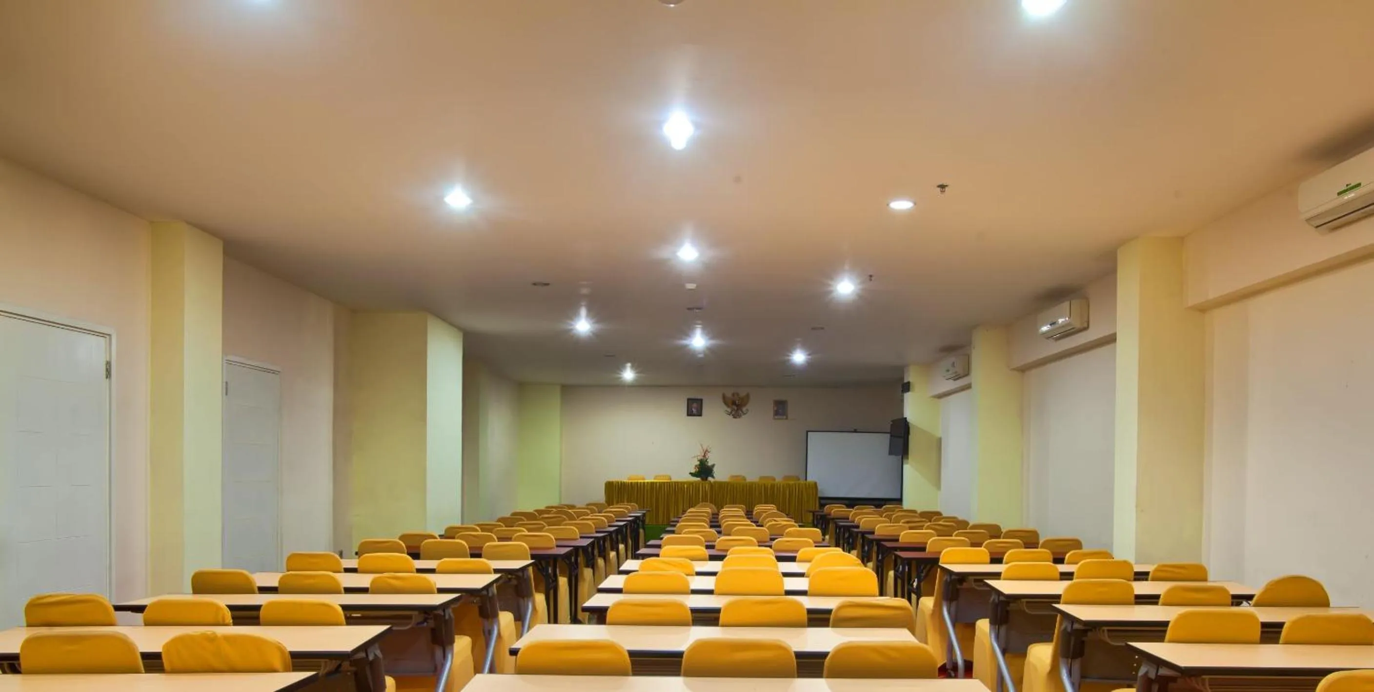 Business facilities in Swiss-Belcourt Makassar