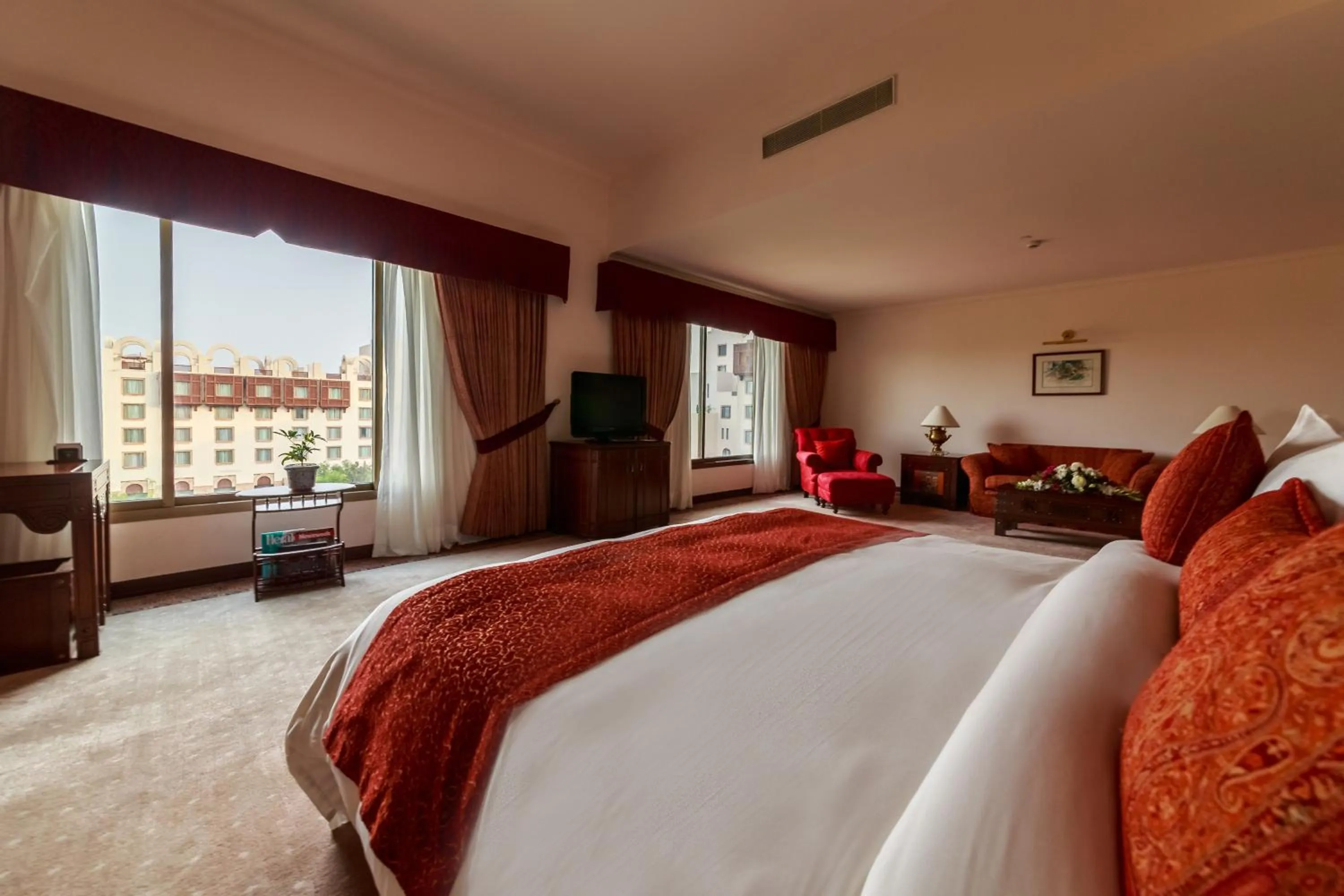 Bed in Islamabad Serena Hotel