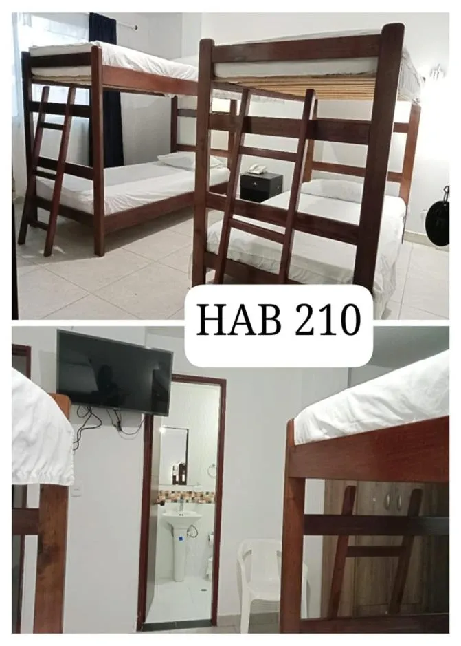 bunk bed in HIDALGO HOTEL