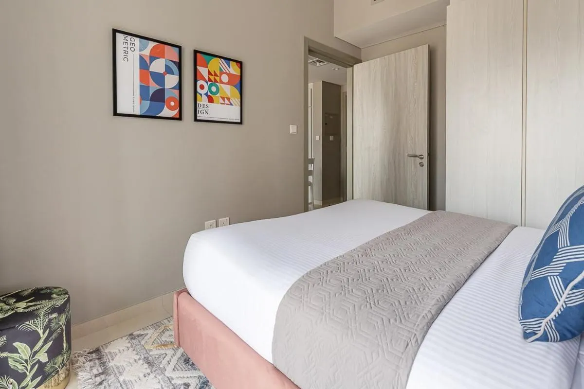 Bed in Frank Porter - Zada Tower