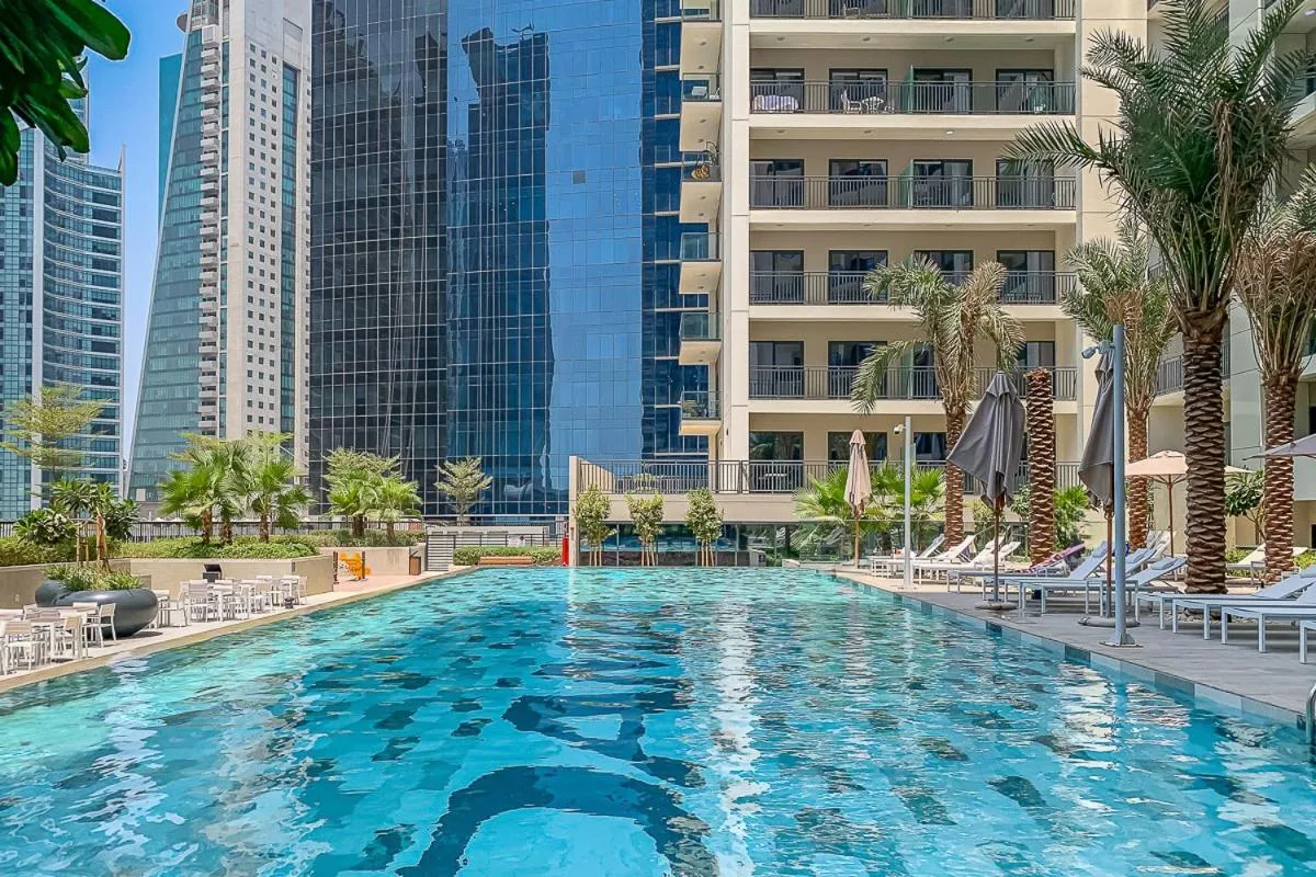 Swimming pool in Frank Porter - Zada Tower