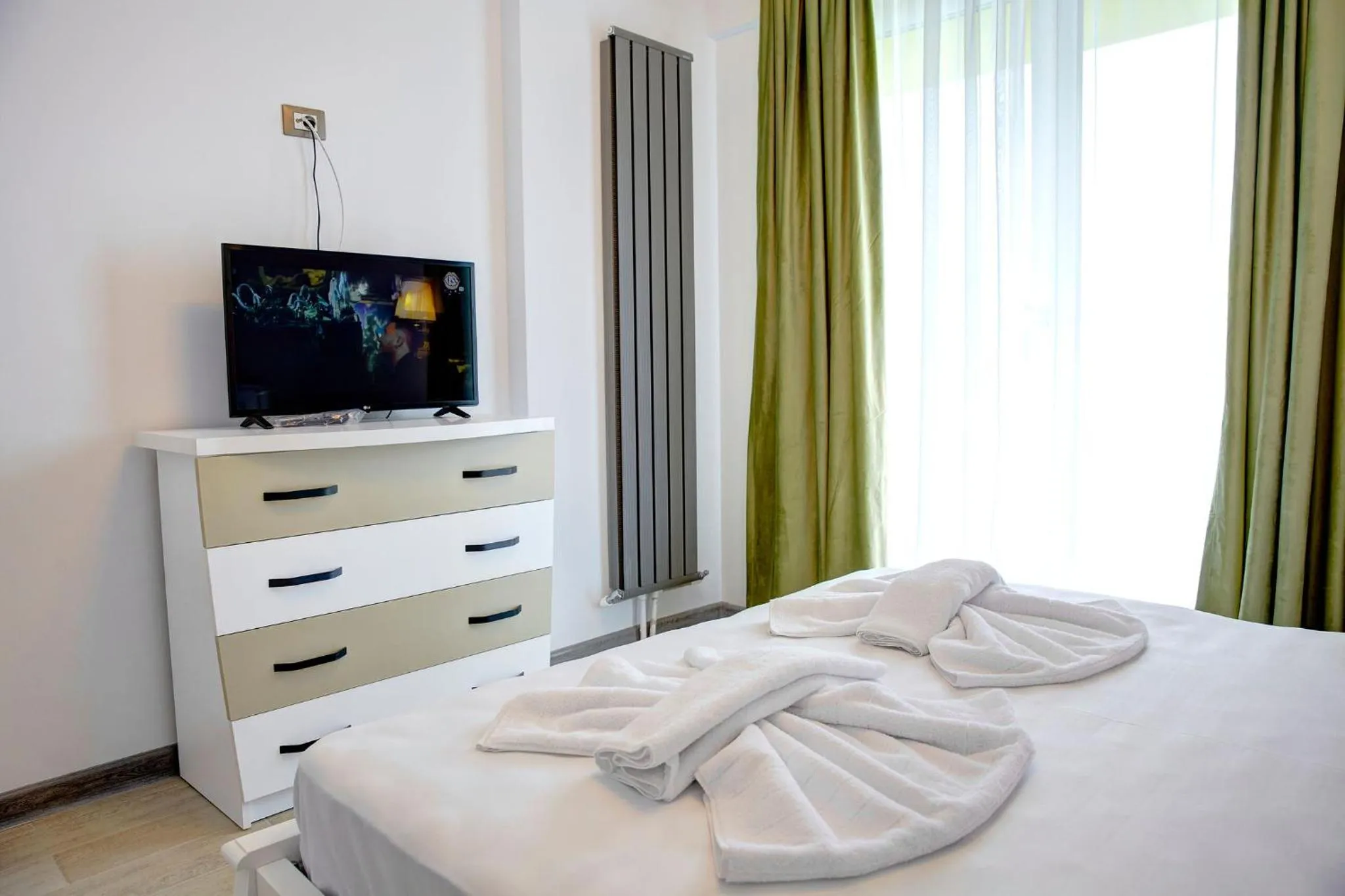 TV and multimedia, Bed in Aparthotel Ella Mamaia