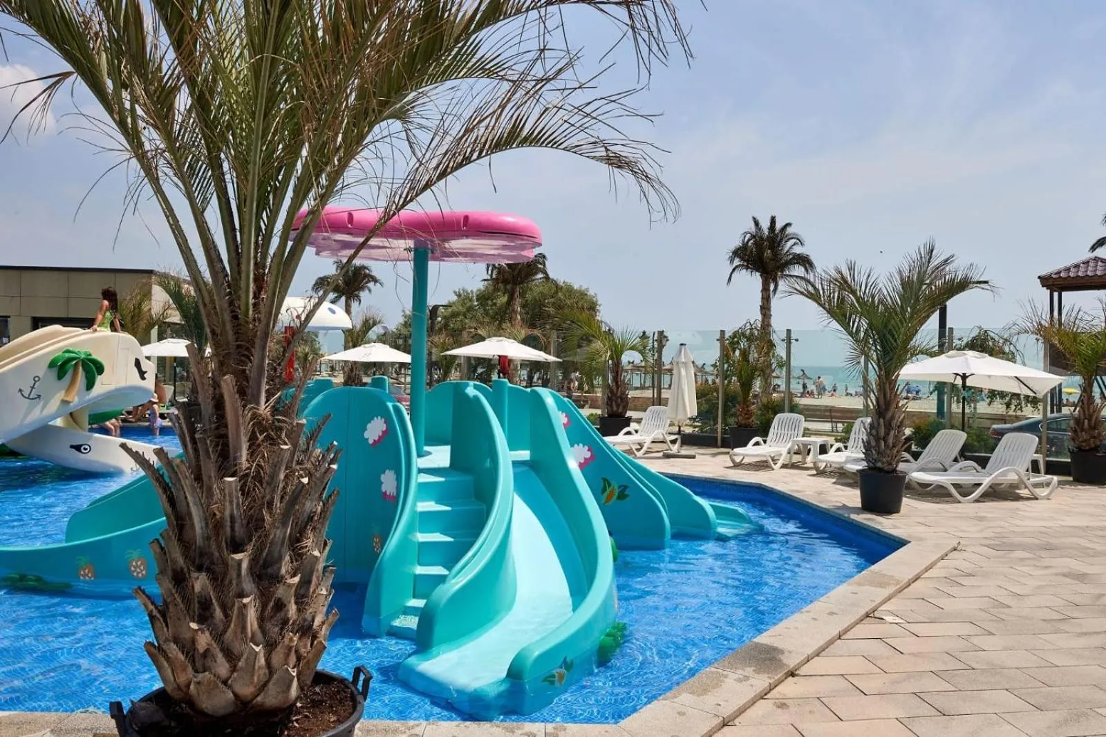 Day in Aparthotel Ella Mamaia