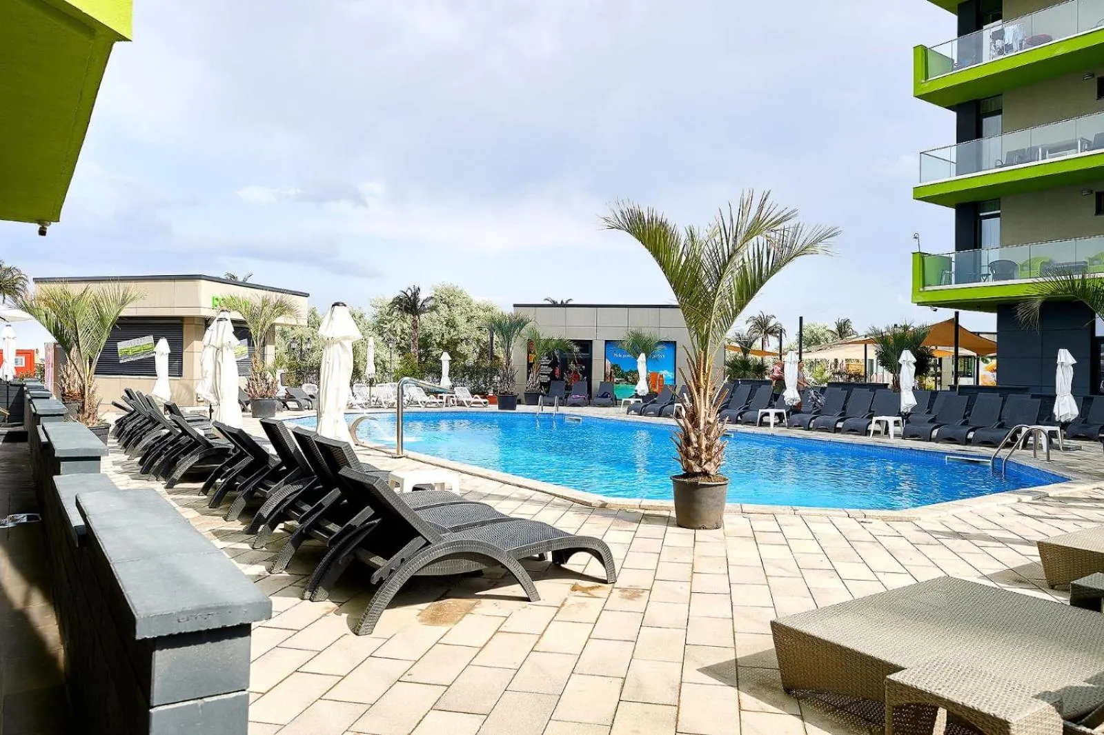Property building in Aparthotel Ella Mamaia