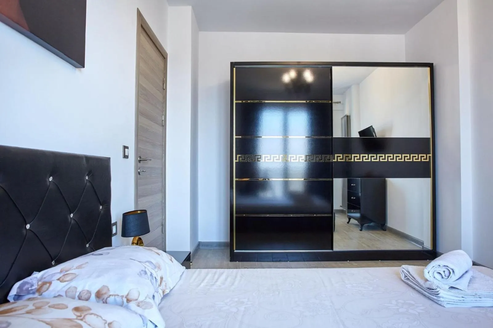 Bed in Aparthotel Ella Mamaia