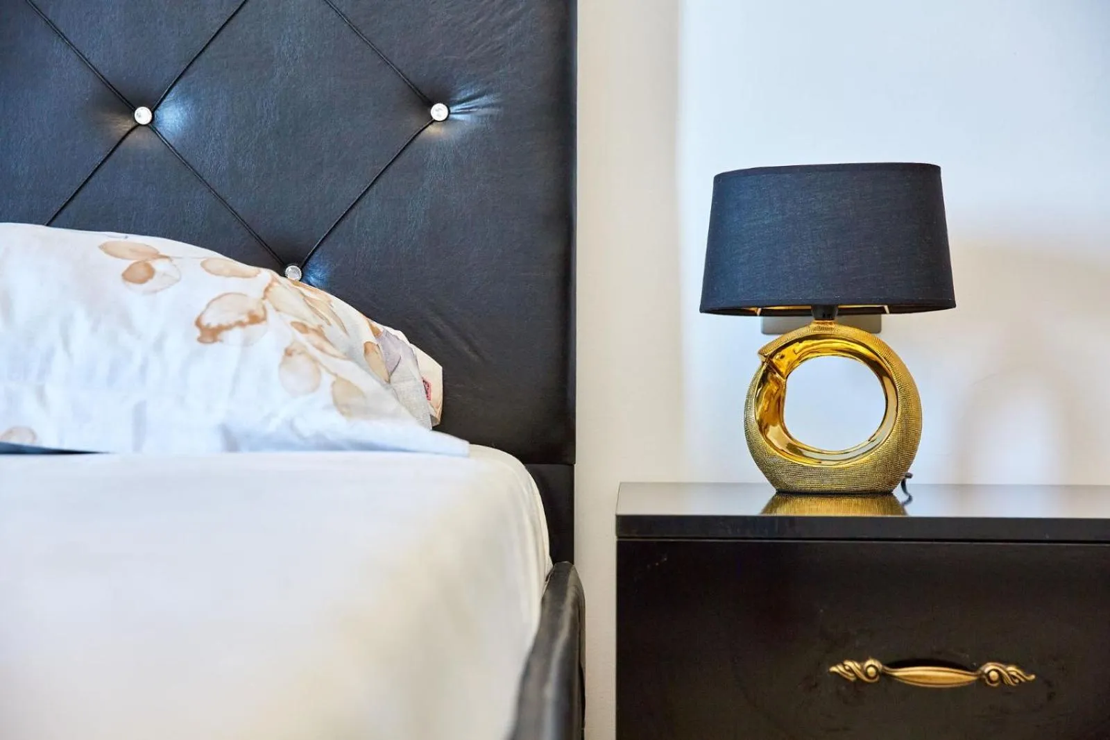 Bed in Aparthotel Ella Mamaia