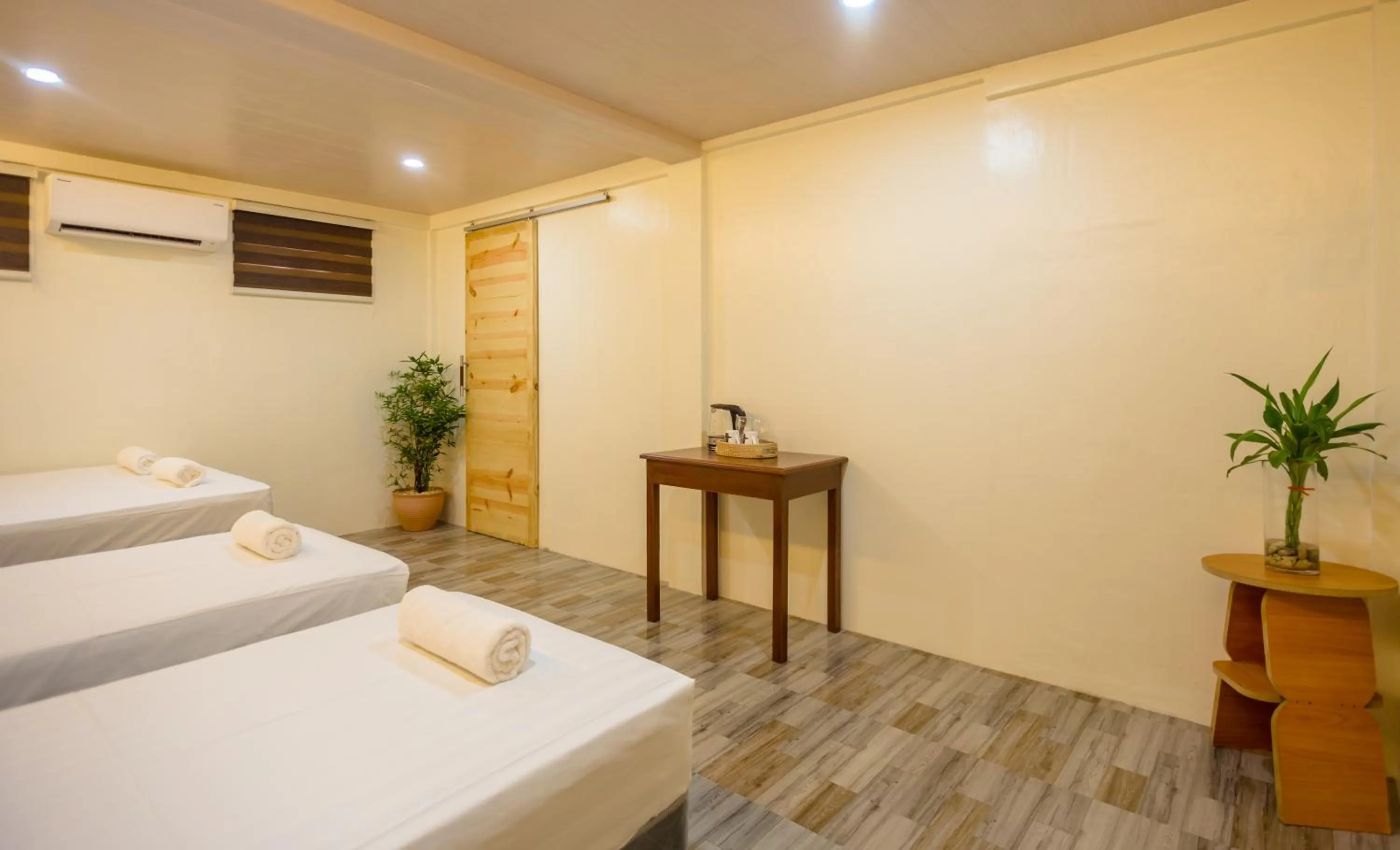 Bedroom, Bed in ALONA BEACH SIDE INN