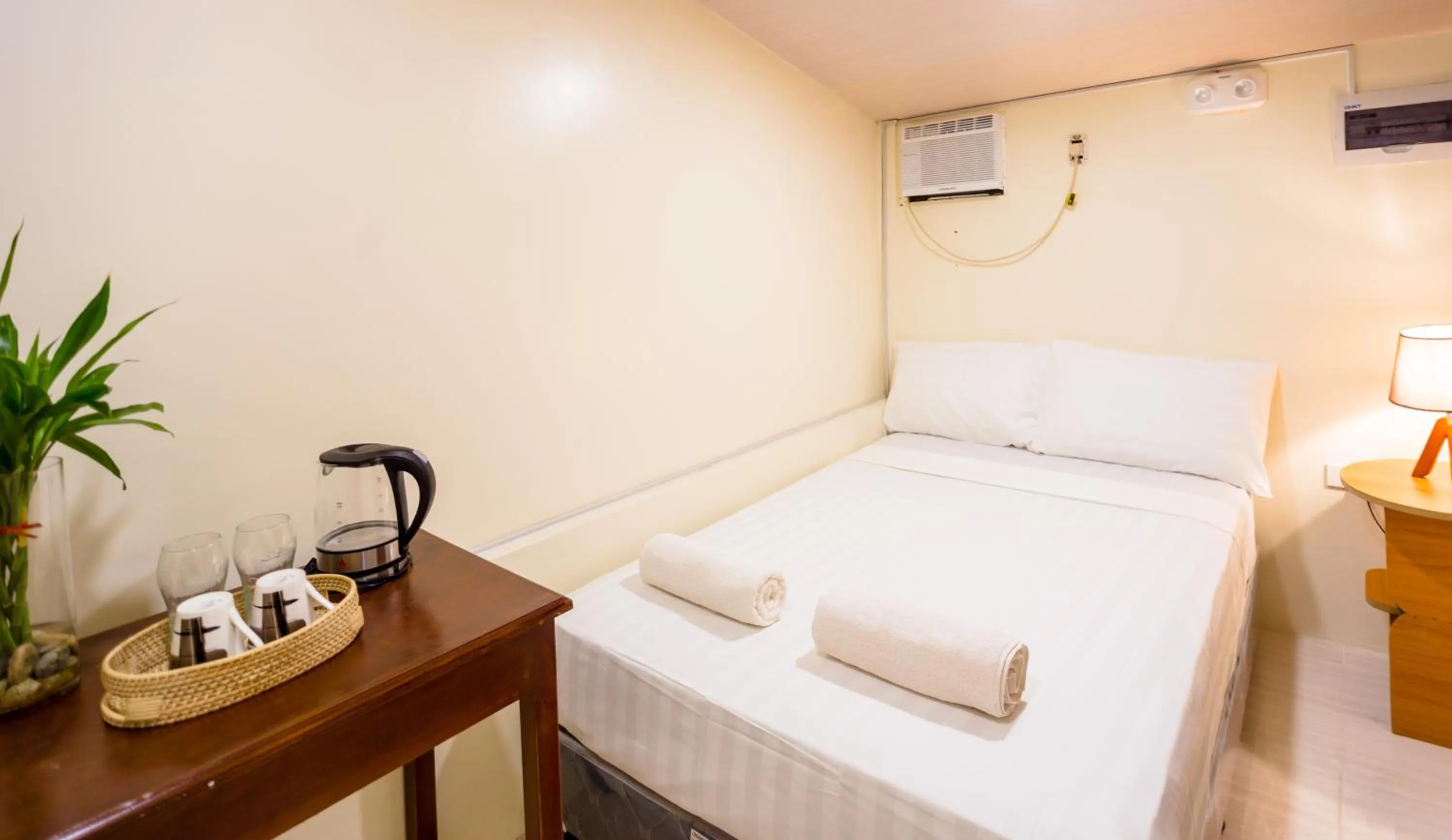 Bedroom, Bed in ALONA BEACH SIDE INN