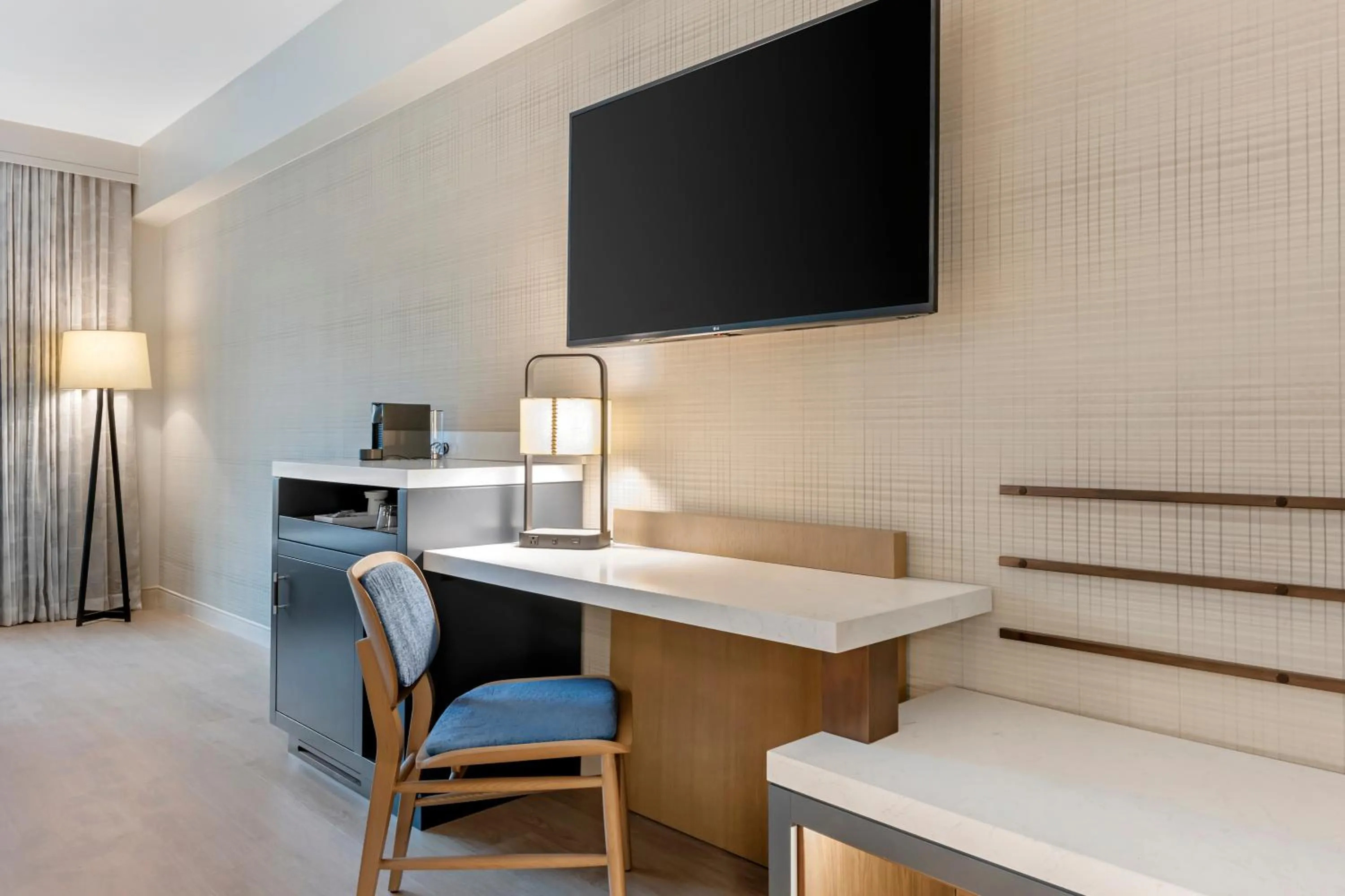 TV and multimedia in Cambria Hotel Austin Downtown