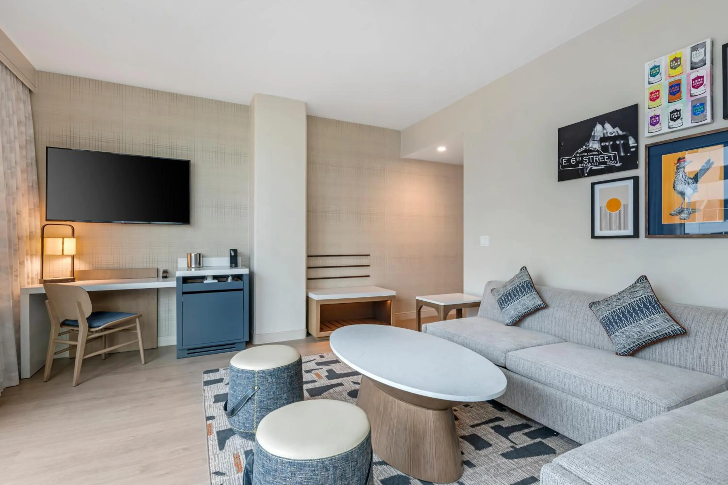 TV and multimedia in Cambria Hotel Austin Downtown