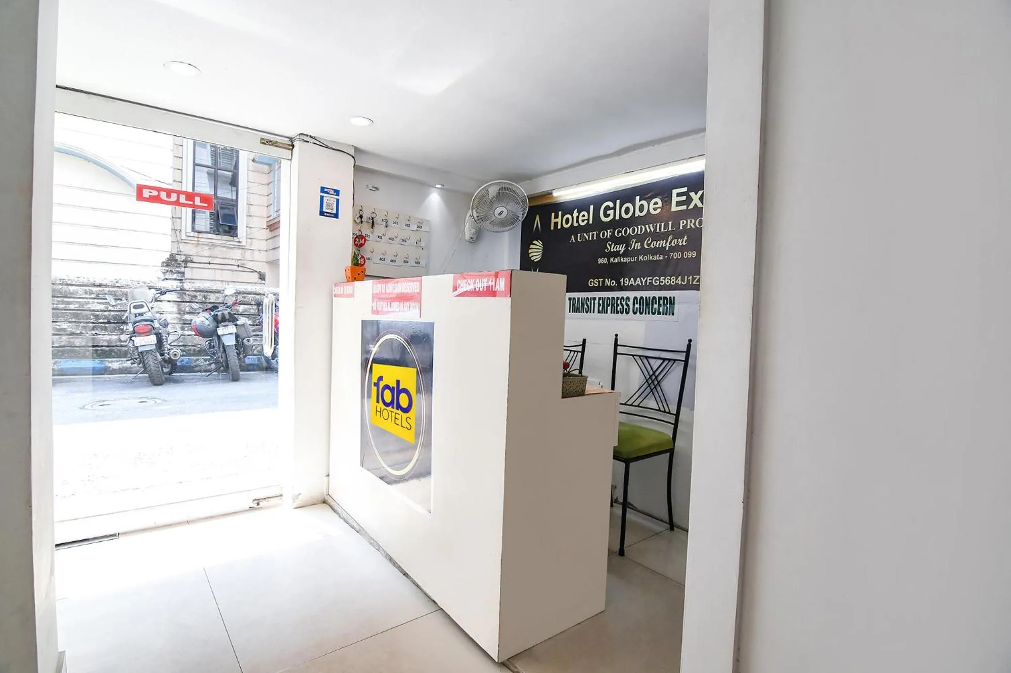 Lobby or reception in FabHotel Globe Express - Nr Ruby Hospital