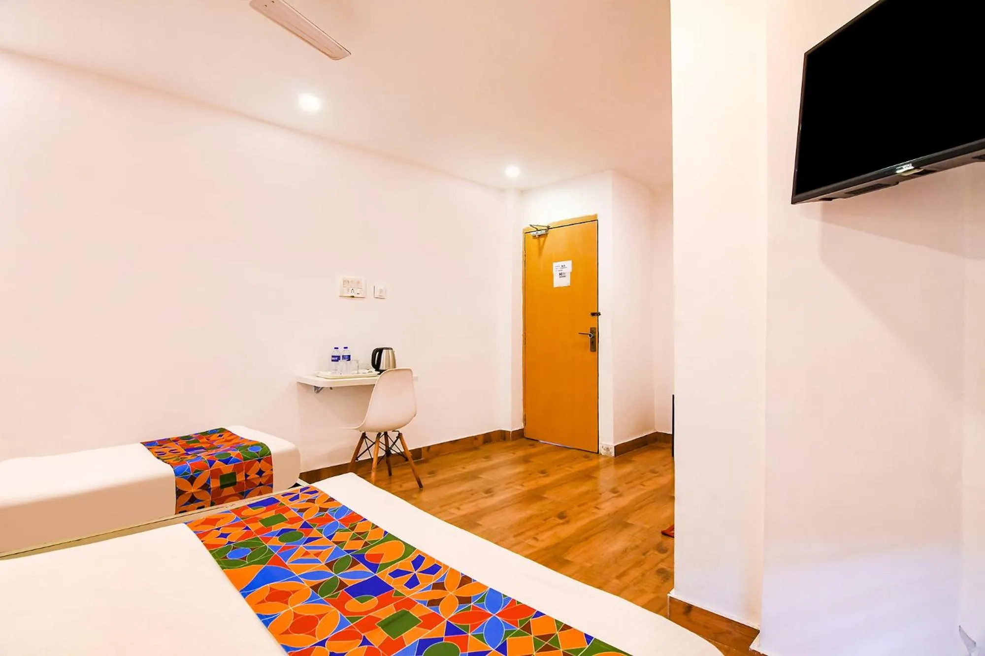 Bed in FabHotel Globe Express - Nr Ruby Hospital