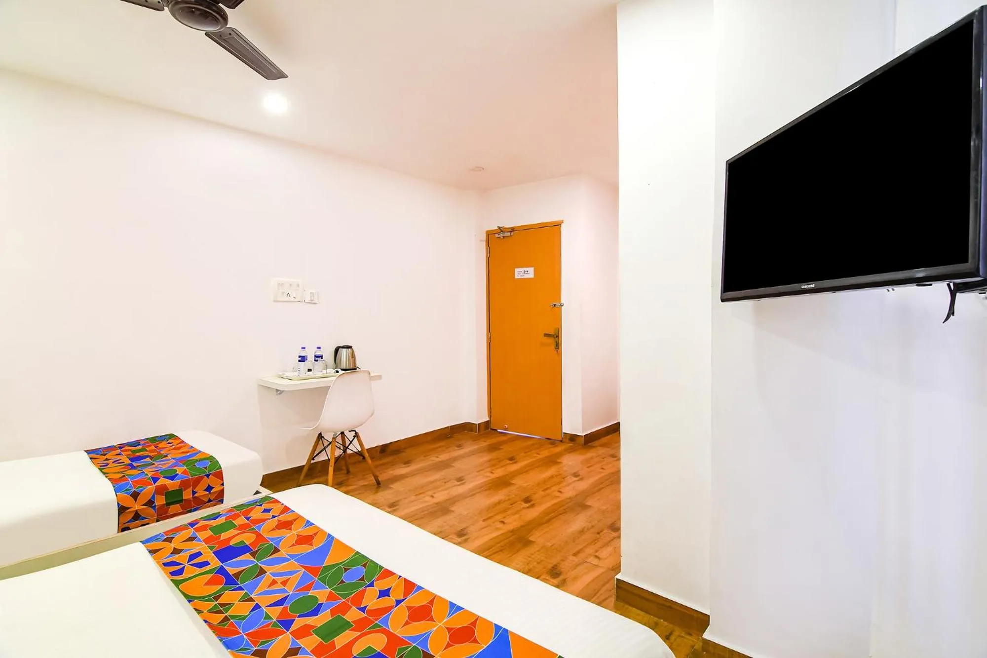 Bed in FabHotel Globe Express - Nr Ruby Hospital