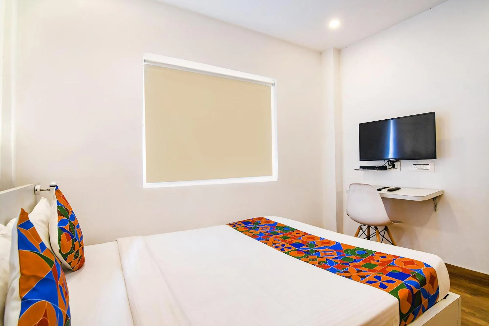 Bed in FabHotel Globe Express - Nr Ruby Hospital